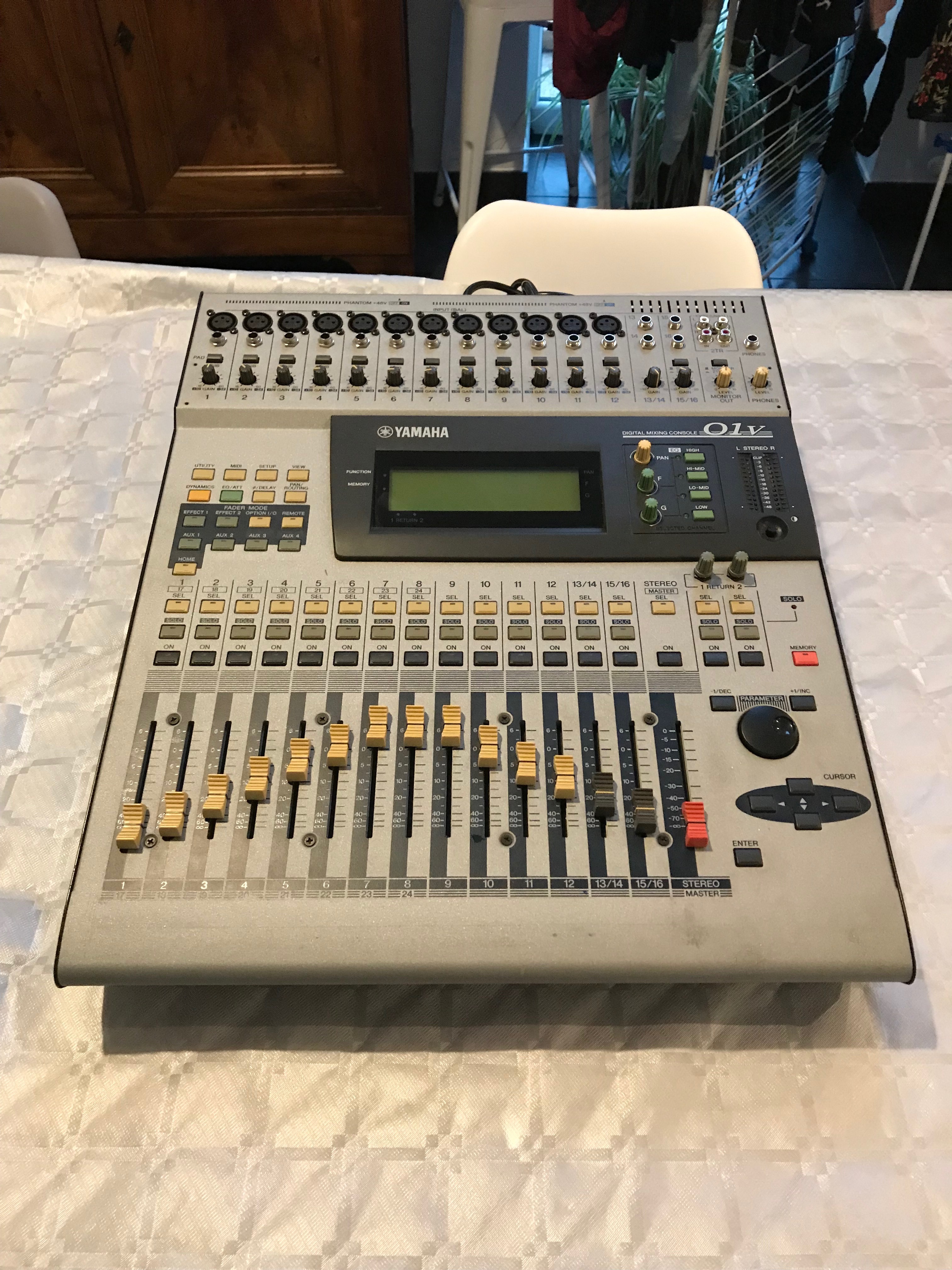 01V Yamaha 01V Audiofanzine