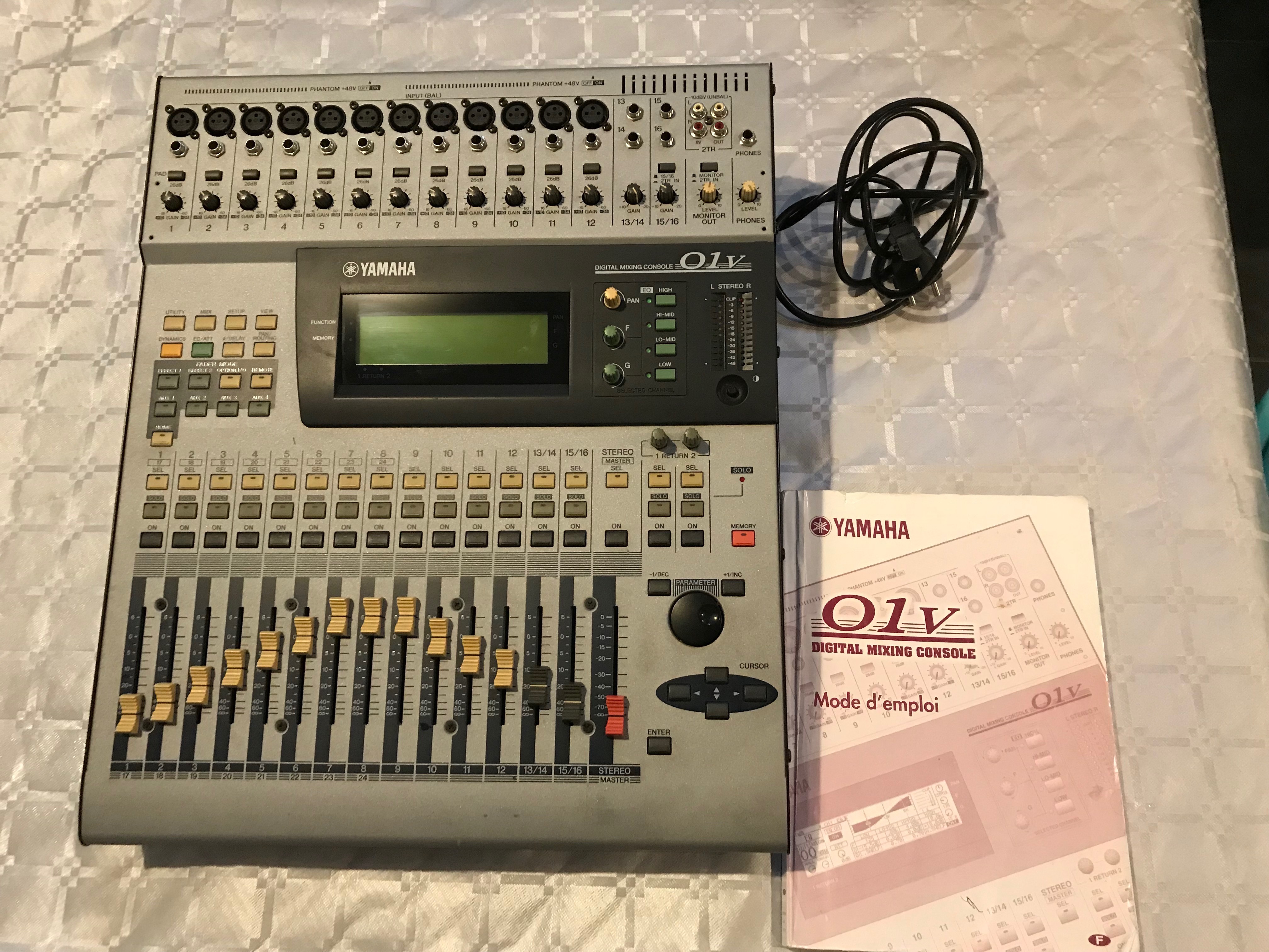 01V Yamaha 01V Audiofanzine