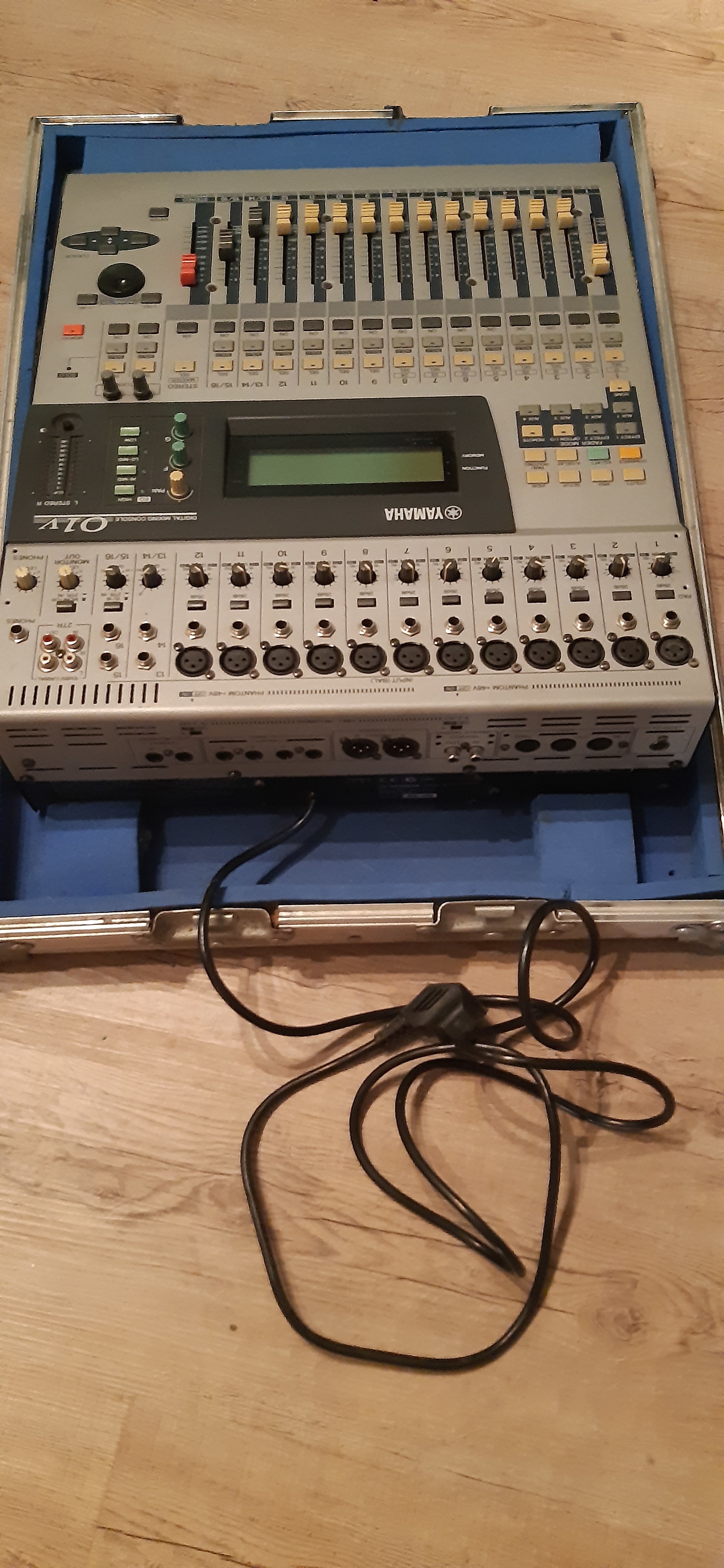01V Yamaha 01V Audiofanzine