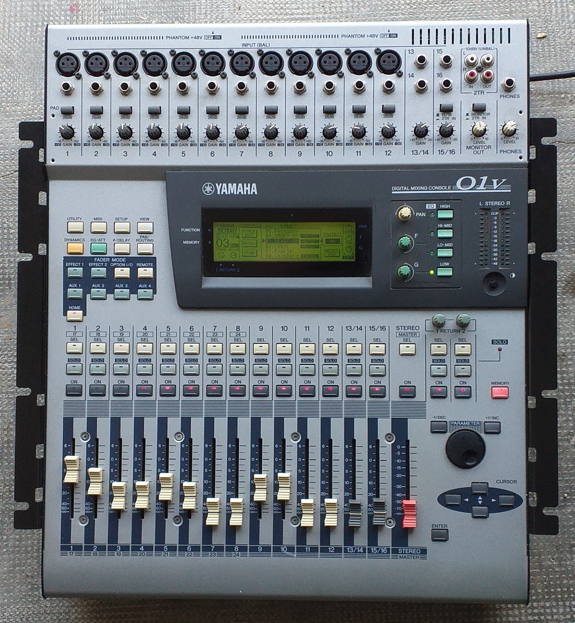 01V Yamaha 01V Audiofanzine