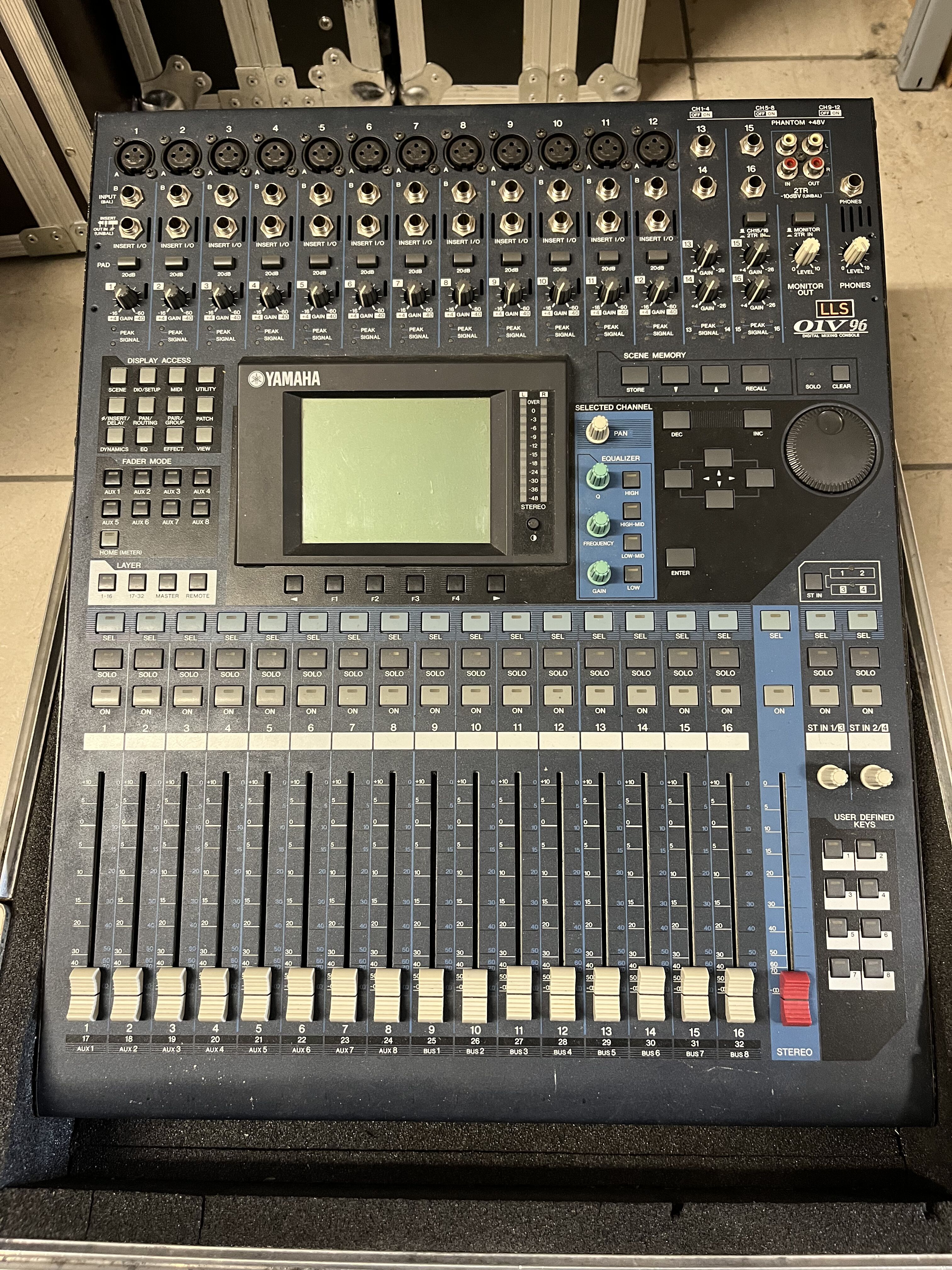 YAMAHA O1V (96i ではありません。）