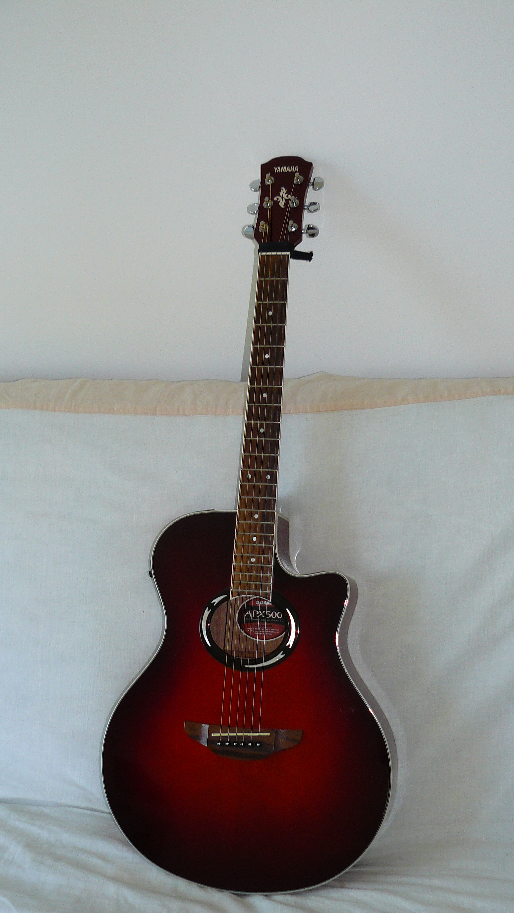 Photo Yamaha APX500 Yamaha APX500 Dark Red Burst (645598