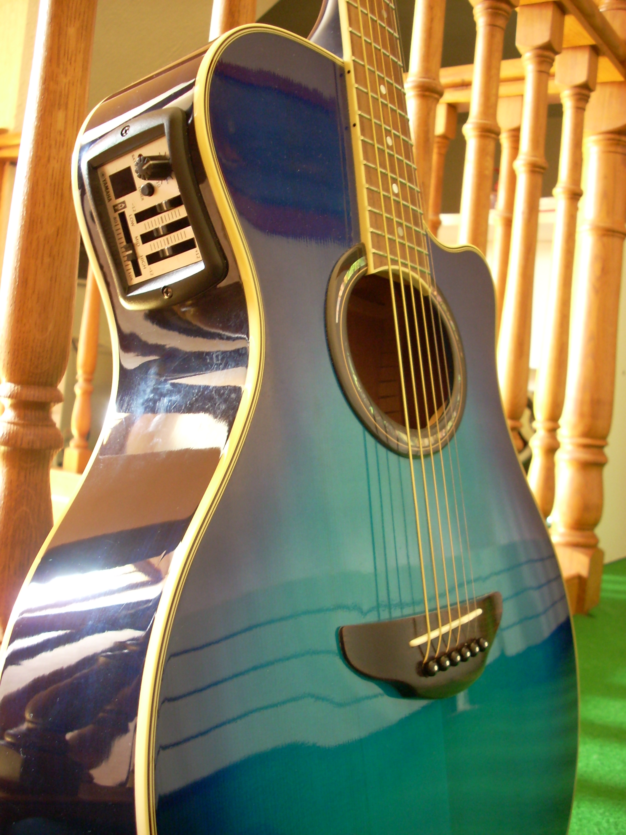 Photo Yamaha APX700 Yamaha APX 700 (233730) Audiofanzine