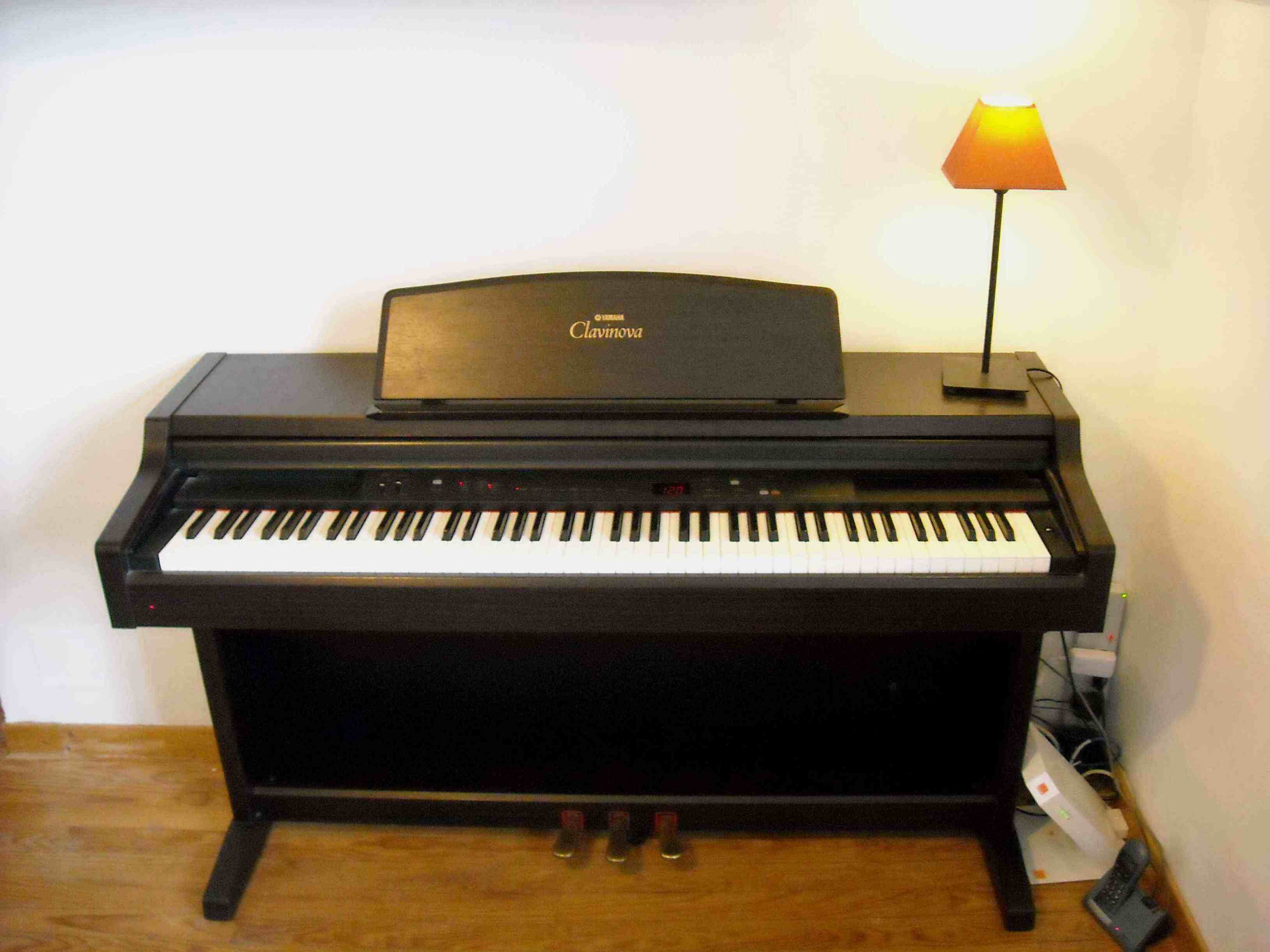 Photo Yamaha CLP840 Yamaha Clavinova CLP840 (469745) Audiofanzine