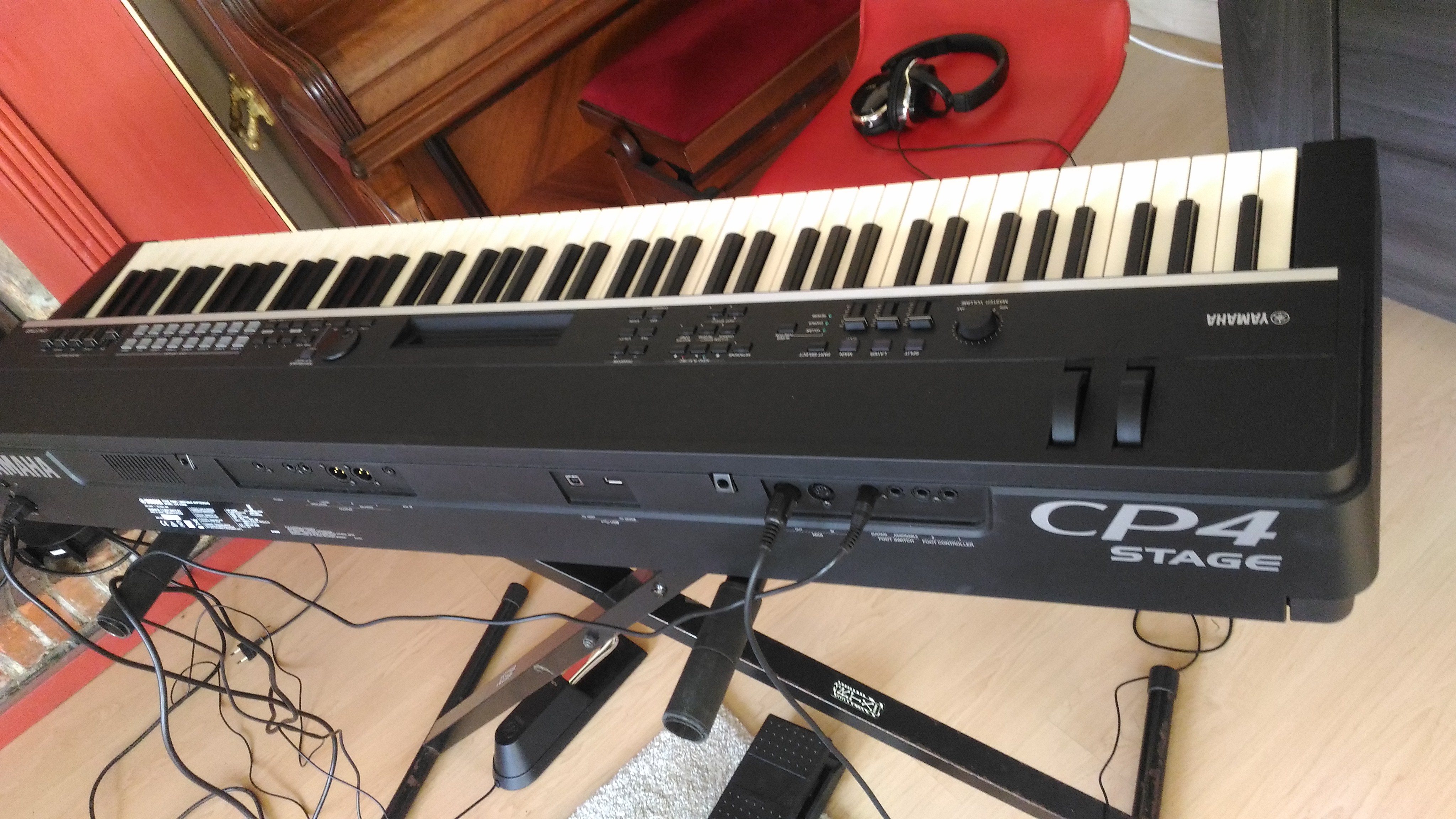 CP4 STAGE - Yamaha CP4 Stage - Audiofanzine