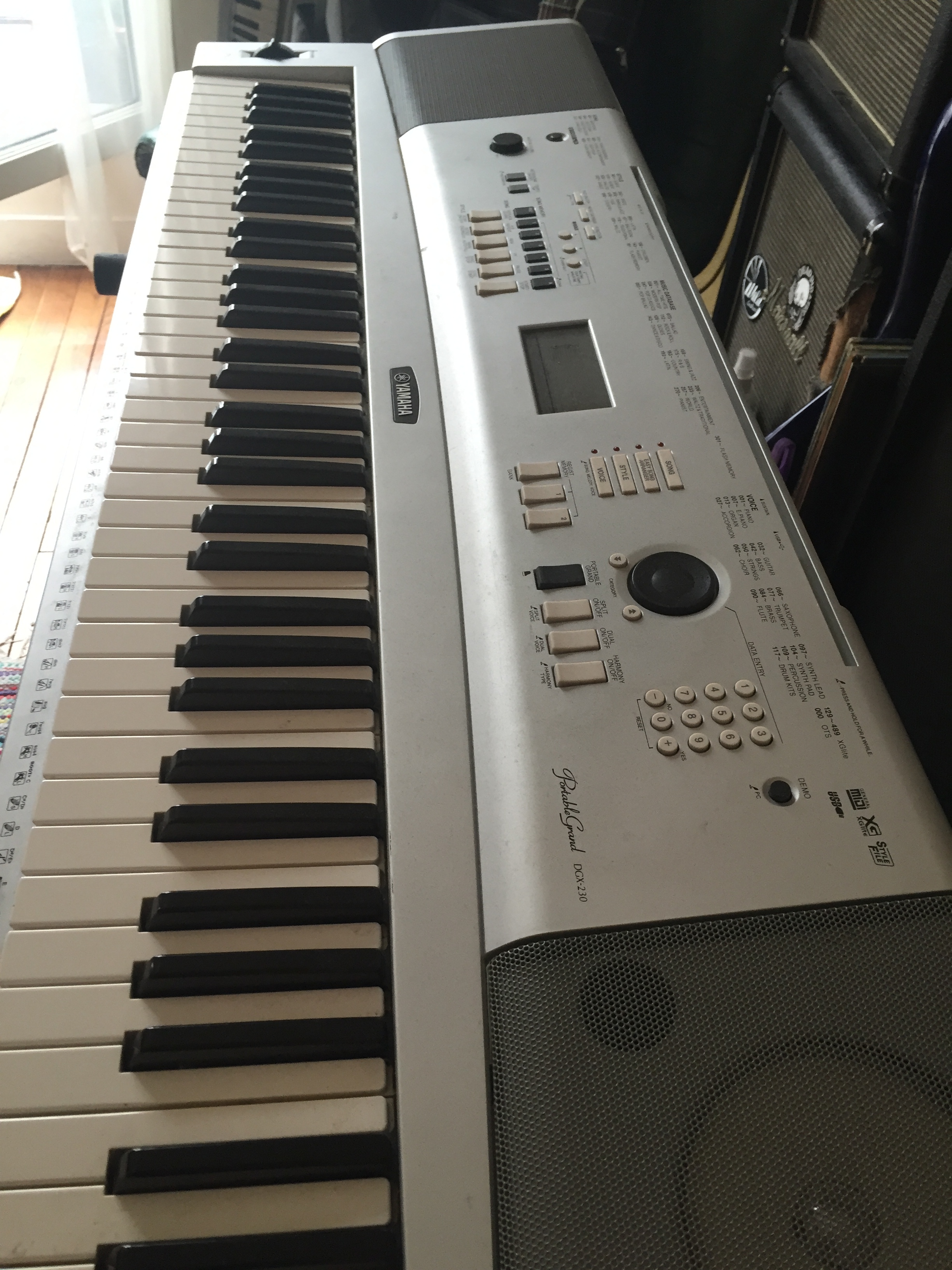 Teclado Yamaha DGX-230 Usado - Atelier Sopros e Cordas