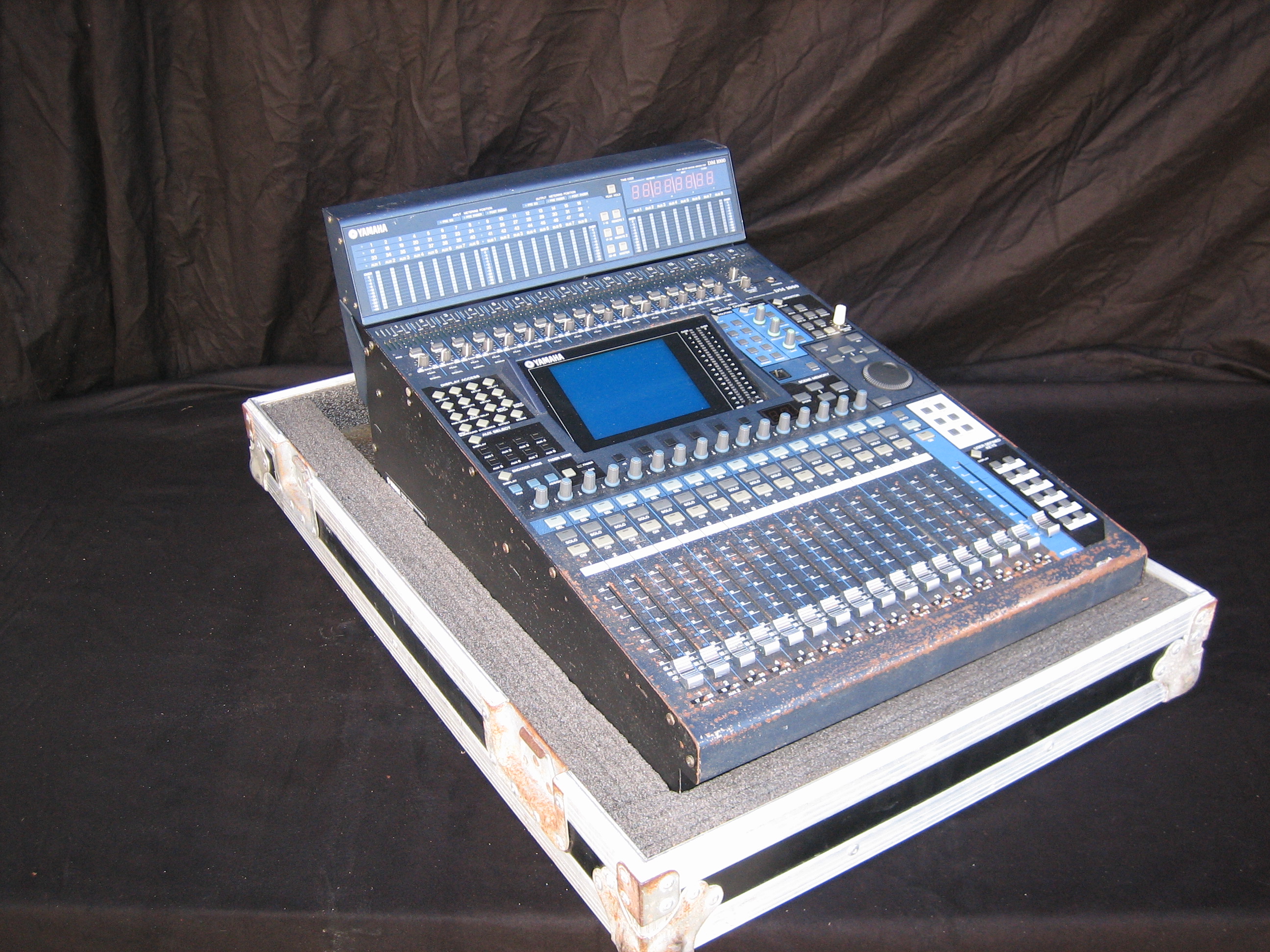 Photo Yamaha DM1000 Yamaha DM1000 (42068) (957567) Audiofanzine