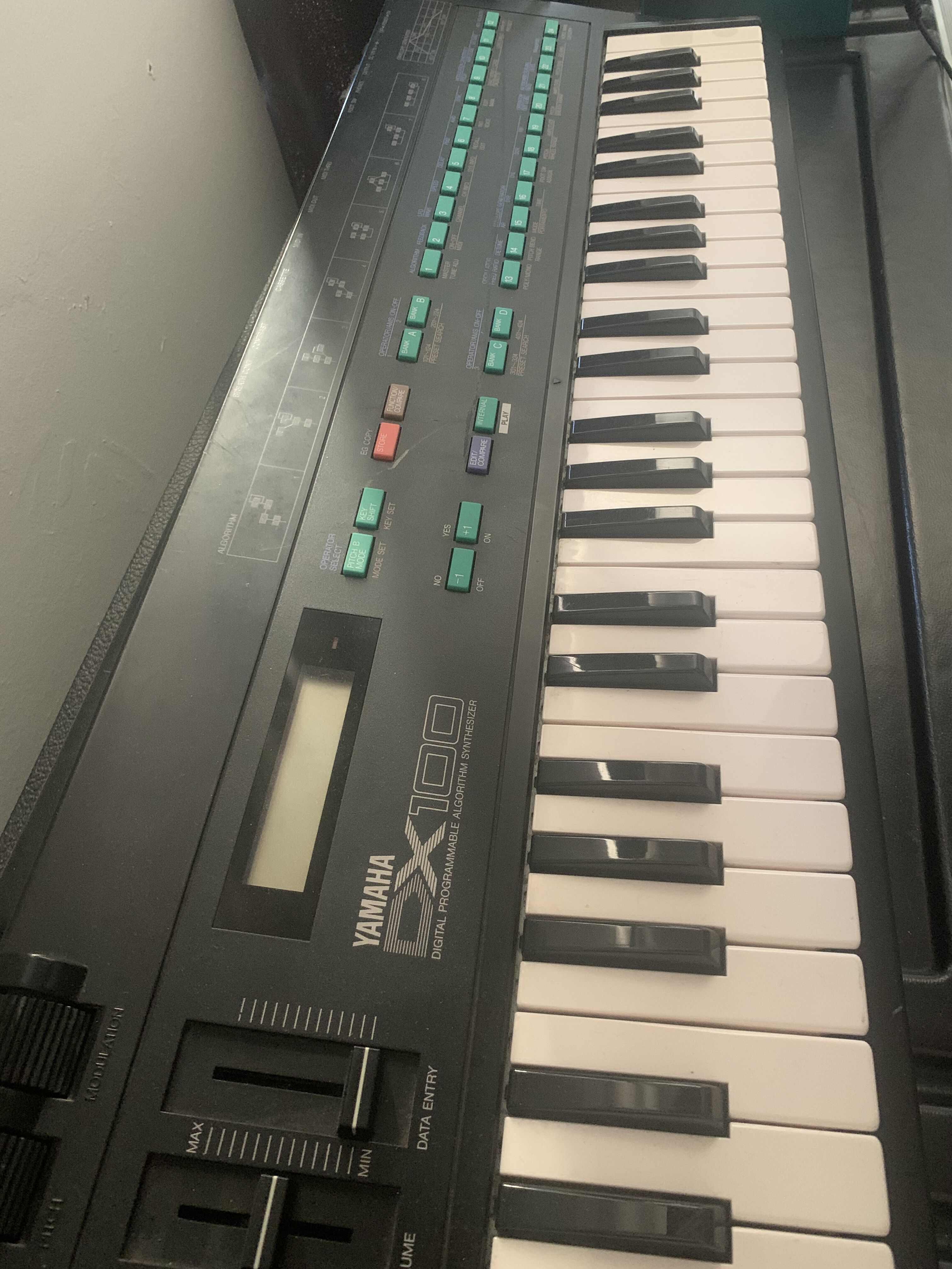 DX100 - Yamaha DX100 - Audiofanzine