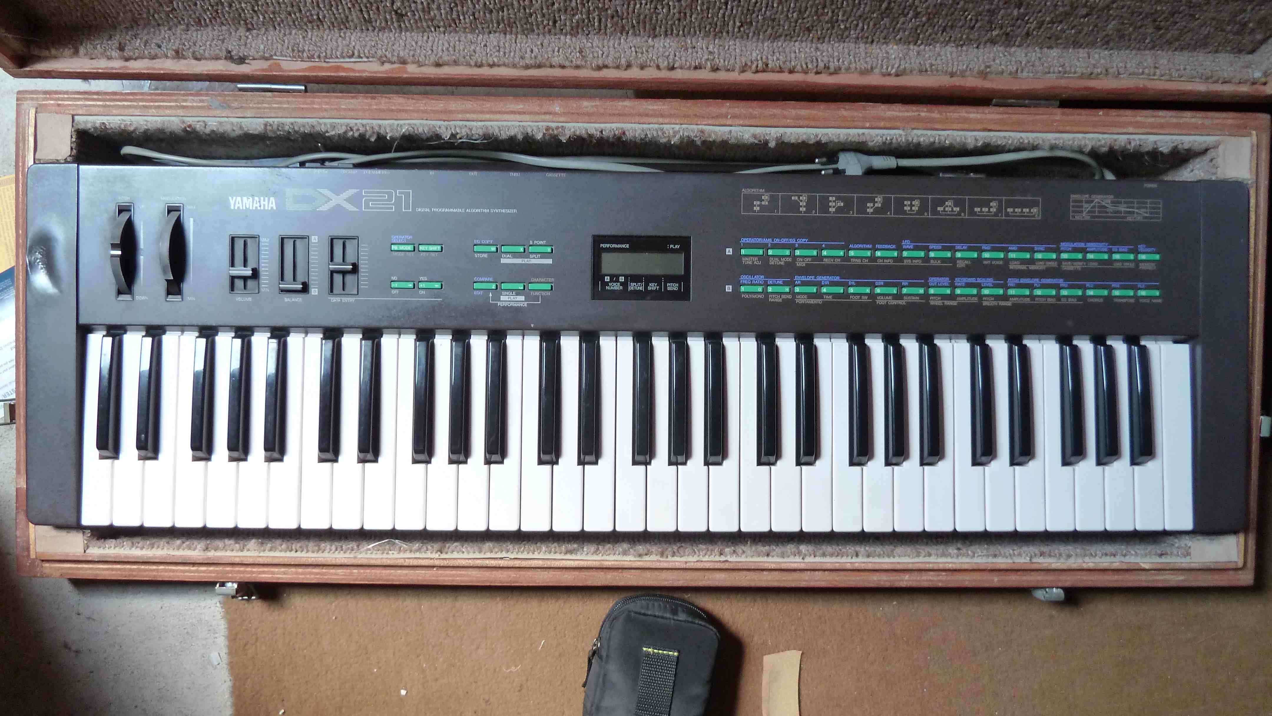 Photo Yamaha DX21 Yamaha DX21 (46069) (244739) Audiofanzine