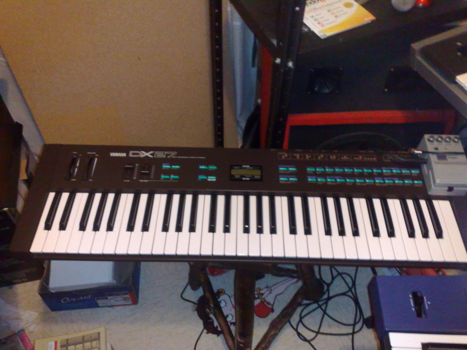 Photo Yamaha DX27 Yamaha DX27 (15954) (184399) Audiofanzine