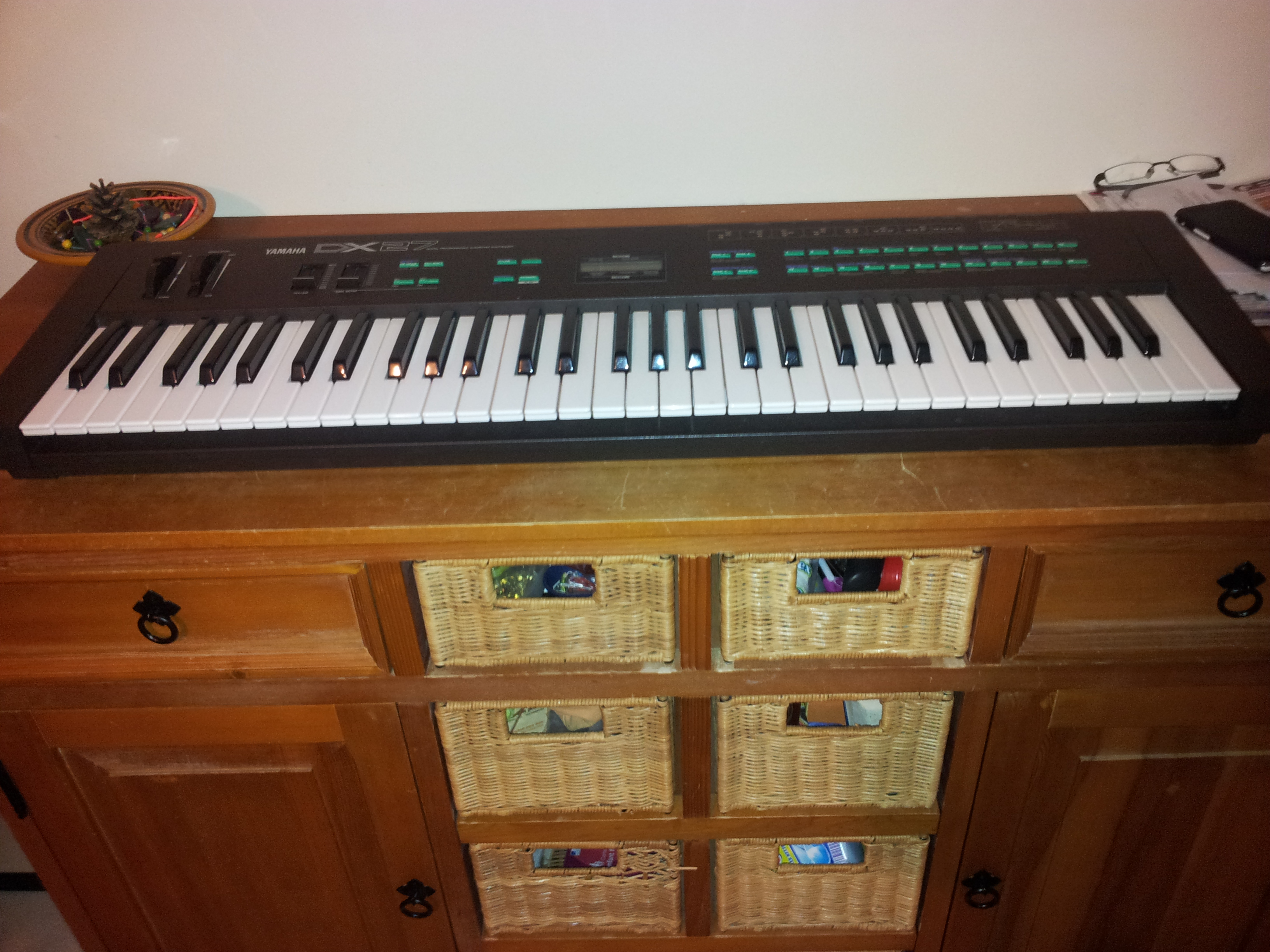 Photo Yamaha DX27 Yamaha DX27 (11195) (810166) Audiofanzine