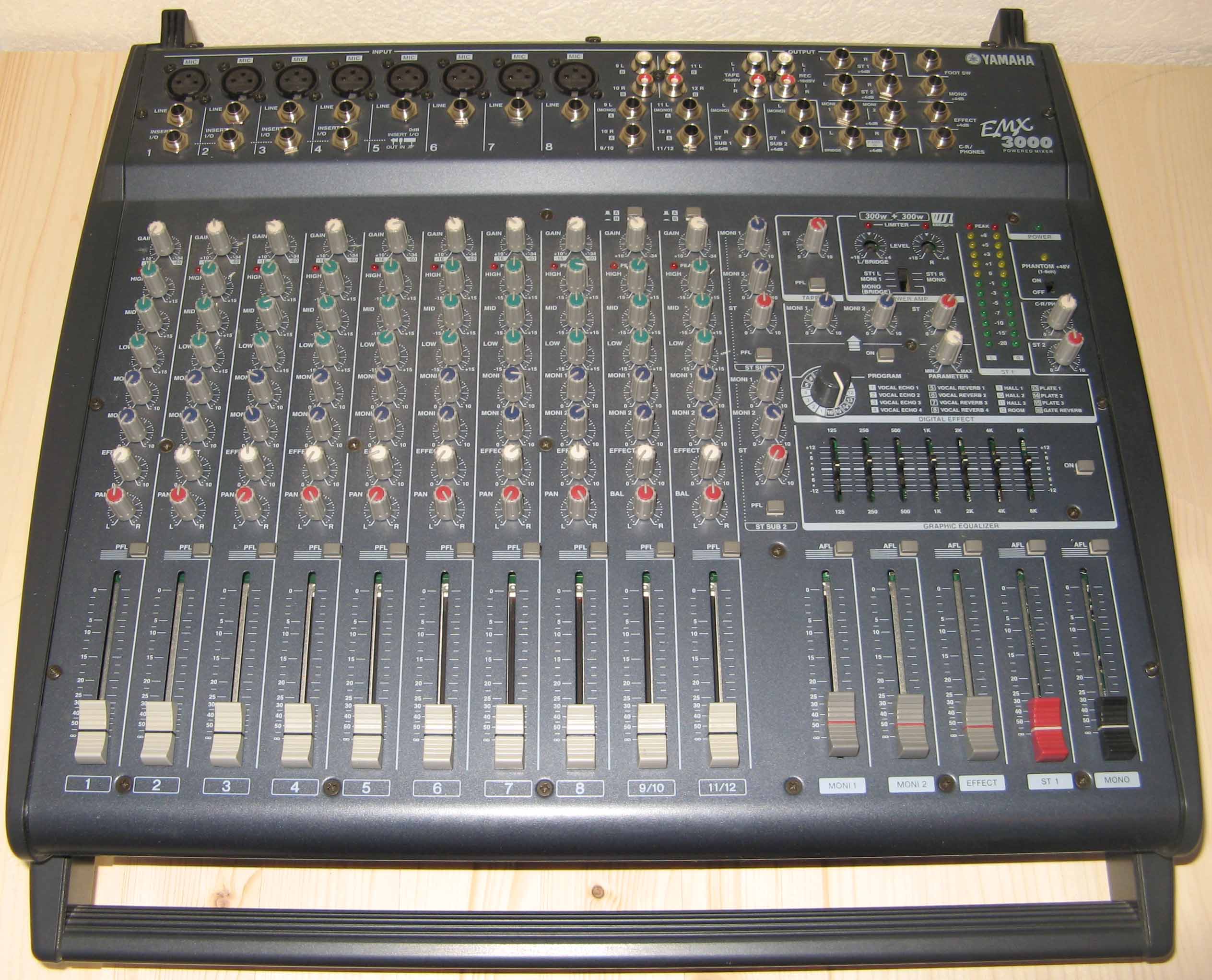 Photo Yamaha EMX3000 Yamaha EMX3000 (80460) (906992) Audiofanzine