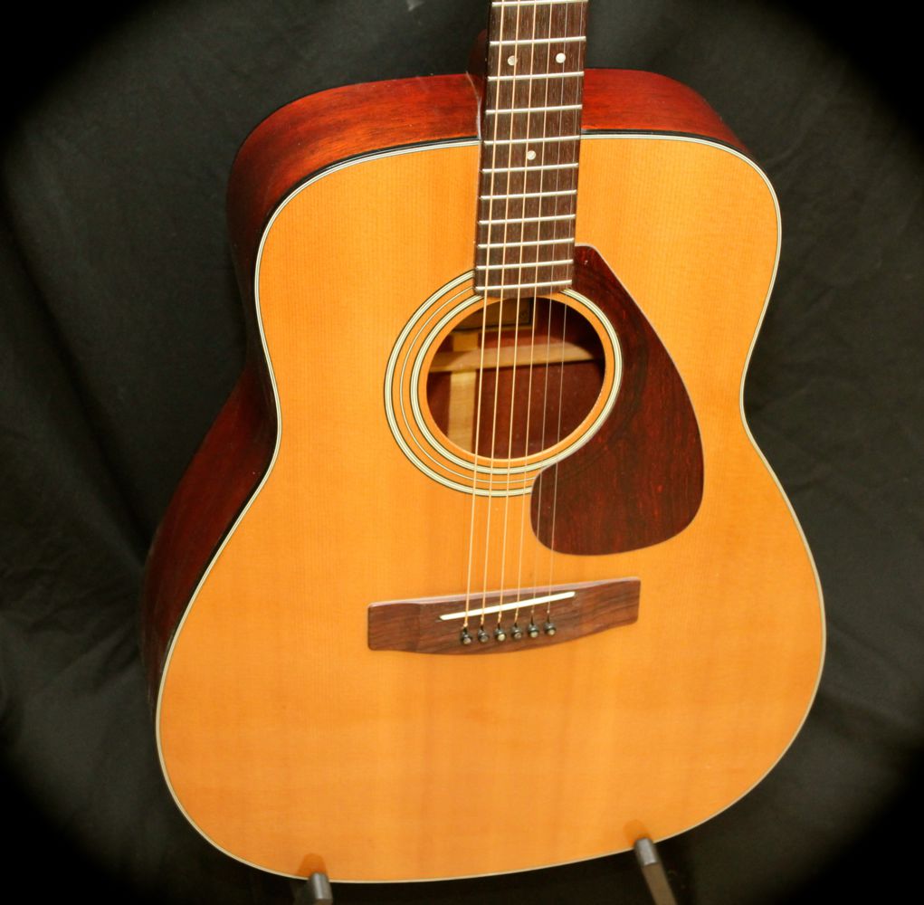 Photo Yamaha FG 200 Yamaha FG 200 42221 848576 Audiofanzine