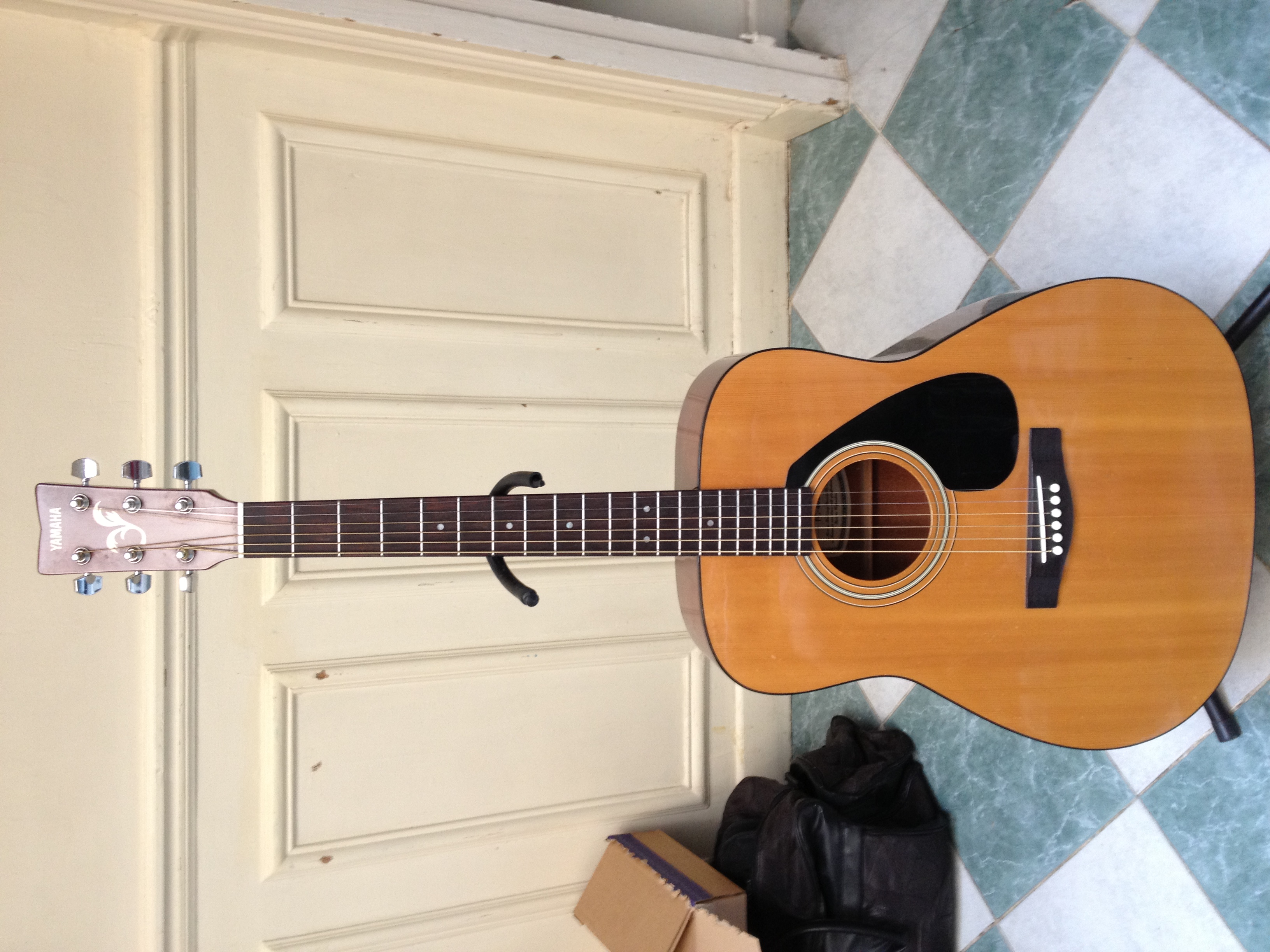 FG 402 Yamaha FG 402 Audiofanzine