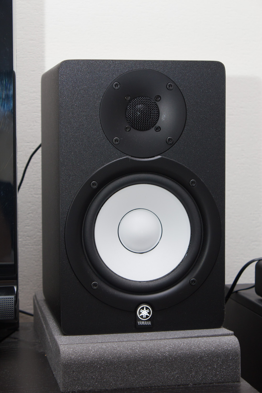 Photo Yamaha HS10W Yamaha [HS Series] HS10W (494045) Audiofanzine