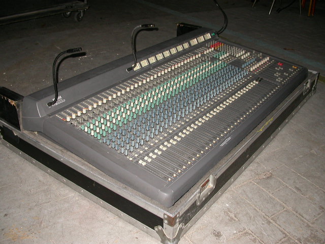 Yamaha M2000 image (#344928) - Audiofanzine