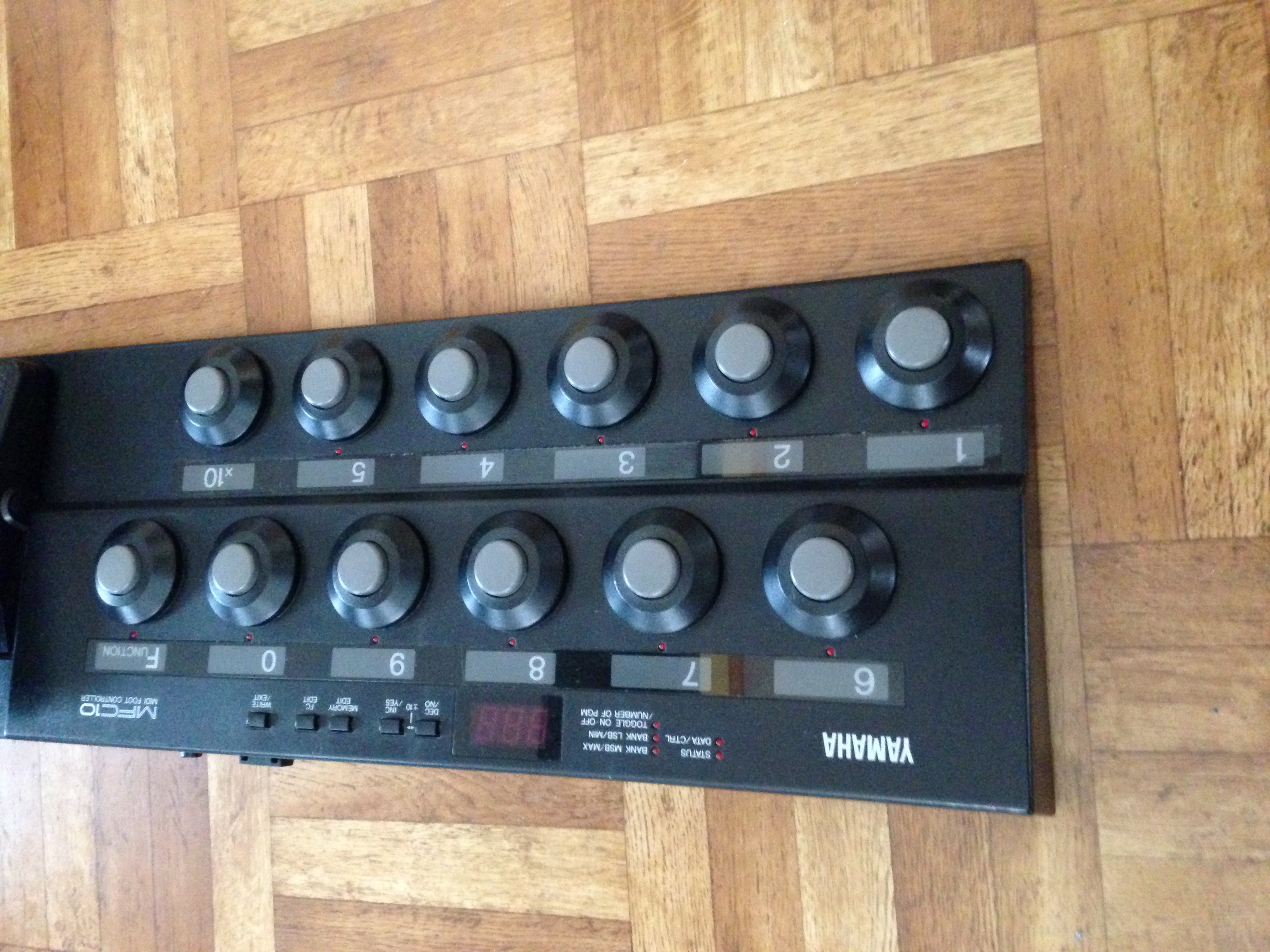 Photo Yamaha MFC10 Midi Foot Controller Yamaha MFC10 Midi Foot
