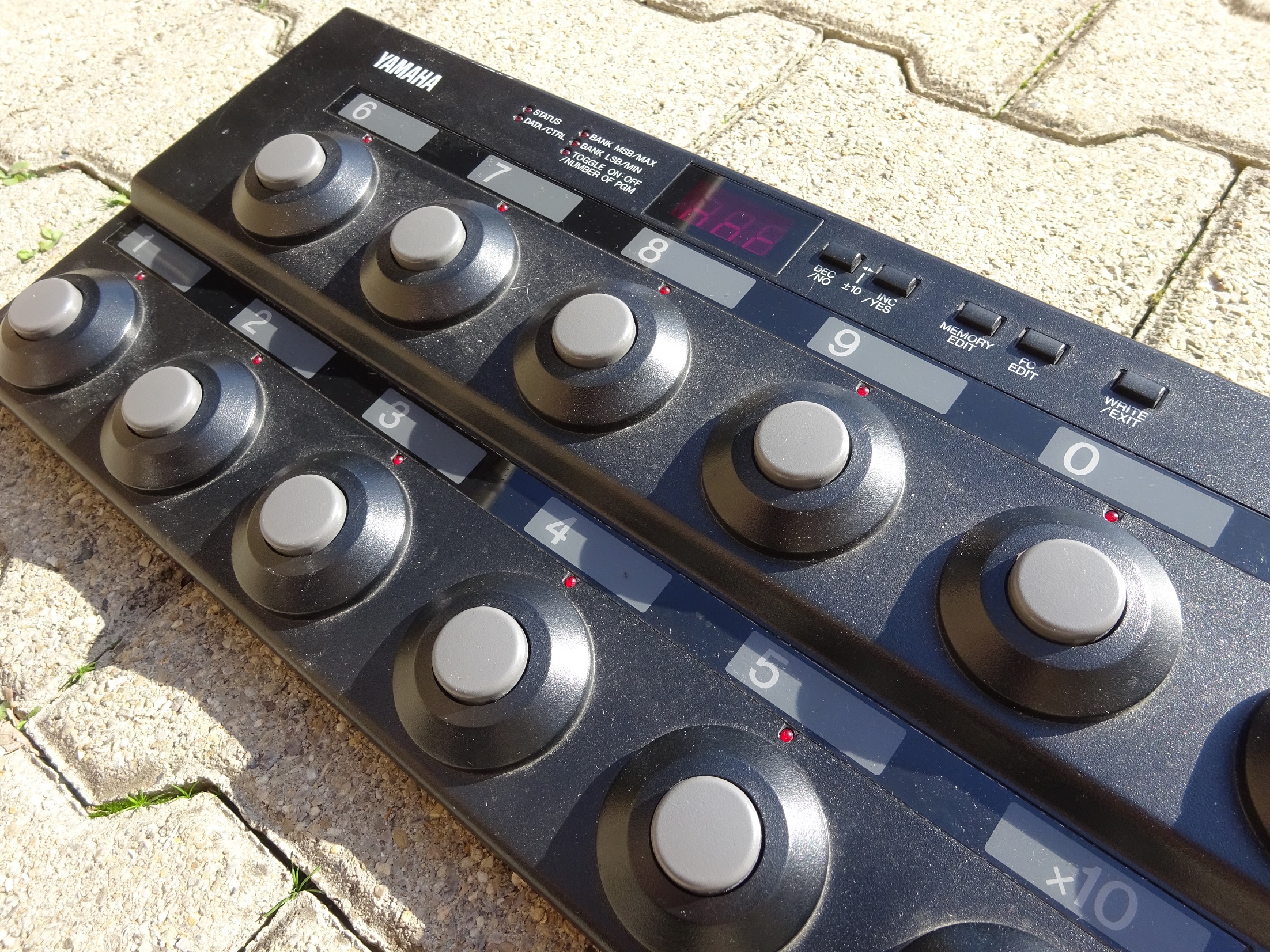 Photo Yamaha MFC10 Midi Foot Controller Yamaha MFC10 Midi Foot