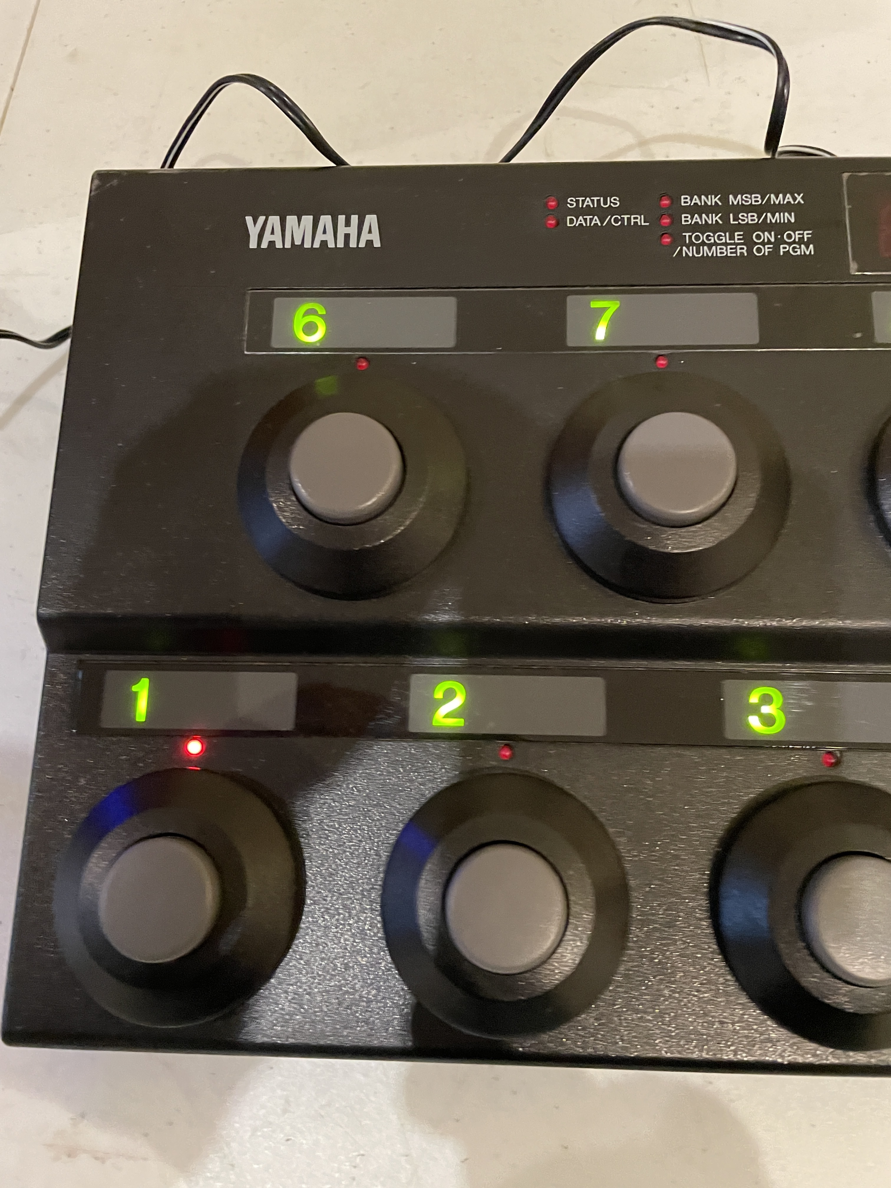 MFC-10 Midi Foot Controller Yamaha - Audiofanzine