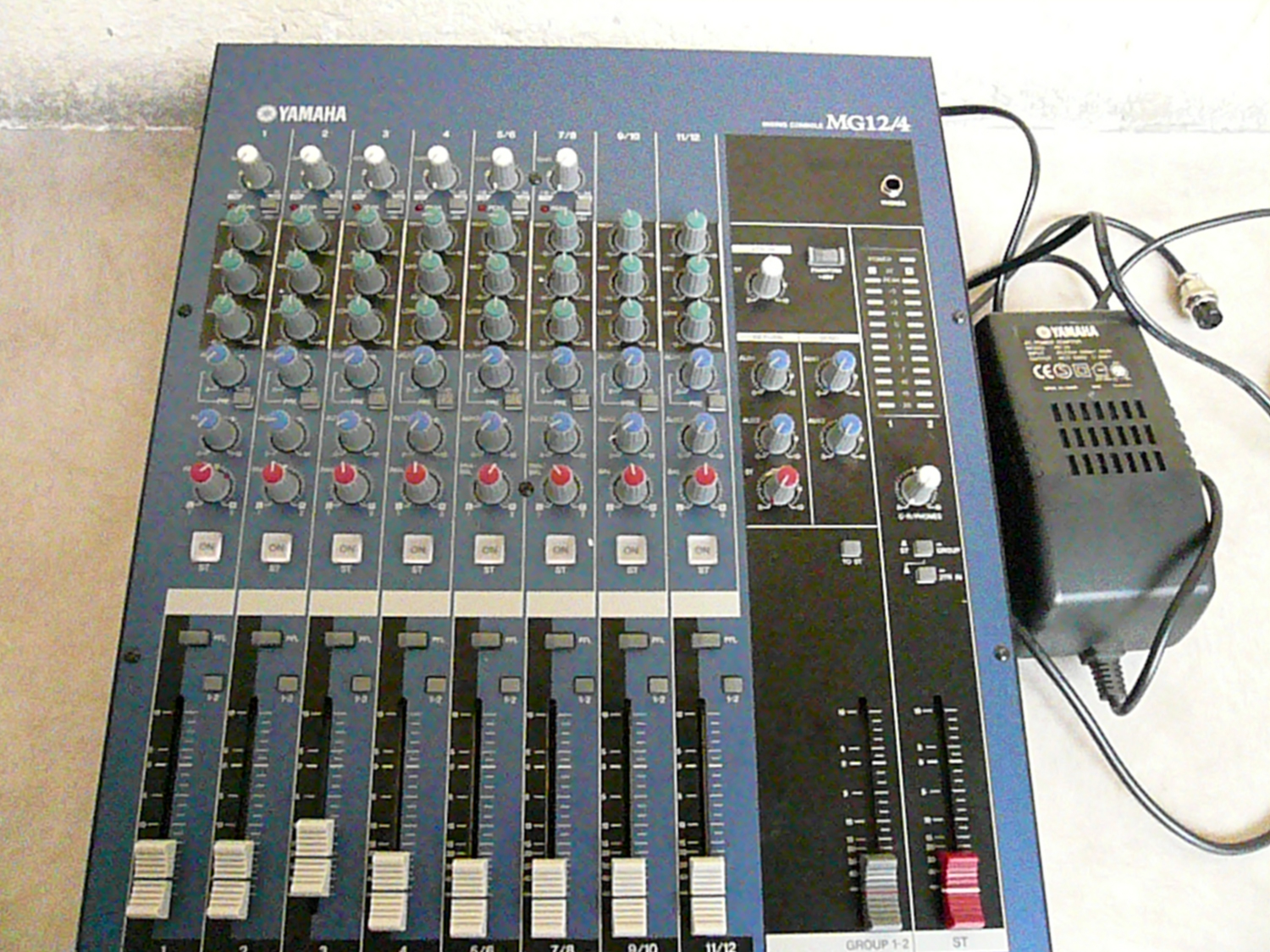 Photo Yamaha MG12/4 : Yamaha MG12/4 (42535) (#1629797) - Audiofanzine