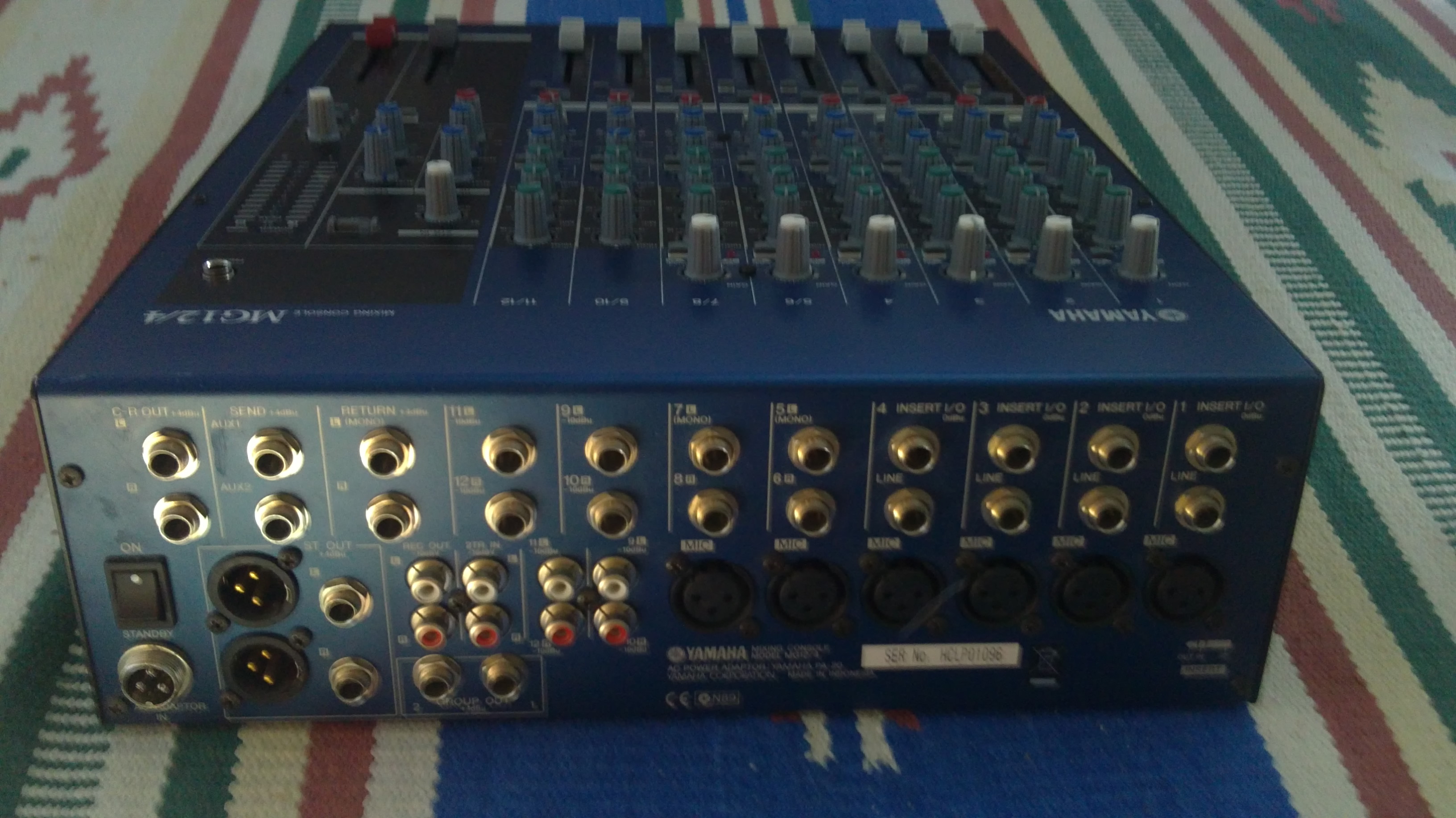 Photo Yamaha MG12/4 Yamaha table de mixage MG12/4 (489043