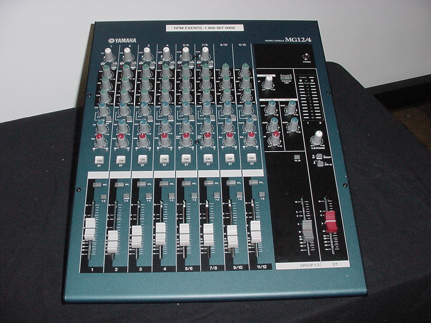 Photo Yamaha MG12/4 : Yamaha MG12/4 (92072) (#790951) - Audiofanzine