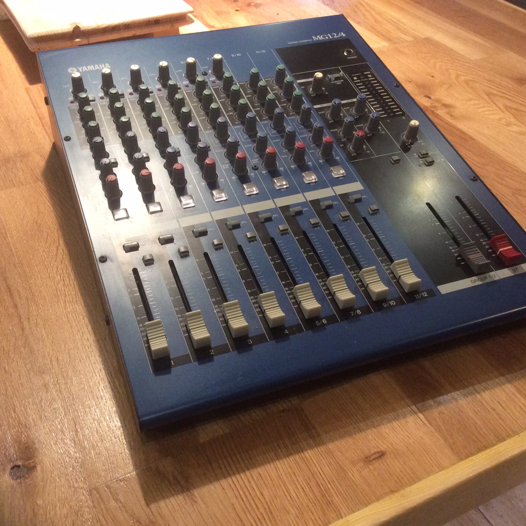 Photo Yamaha MG12/4 : Yamaha MG12/4 (10639) (#969662) - Audiofanzine