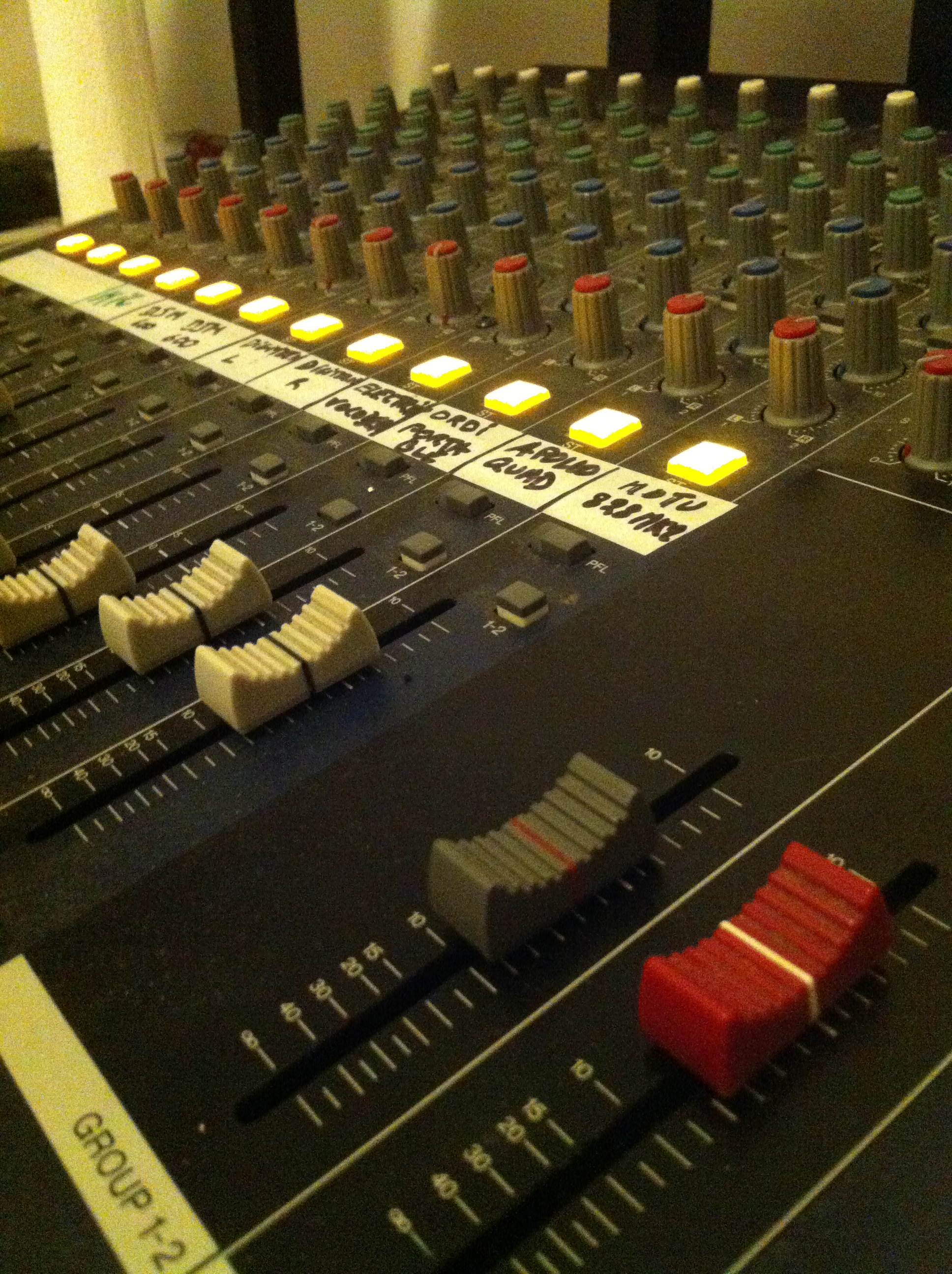 Photo Yamaha MG16/4 : Yamaha MG16/4 (21196) (#1136427) - Audiofanzine