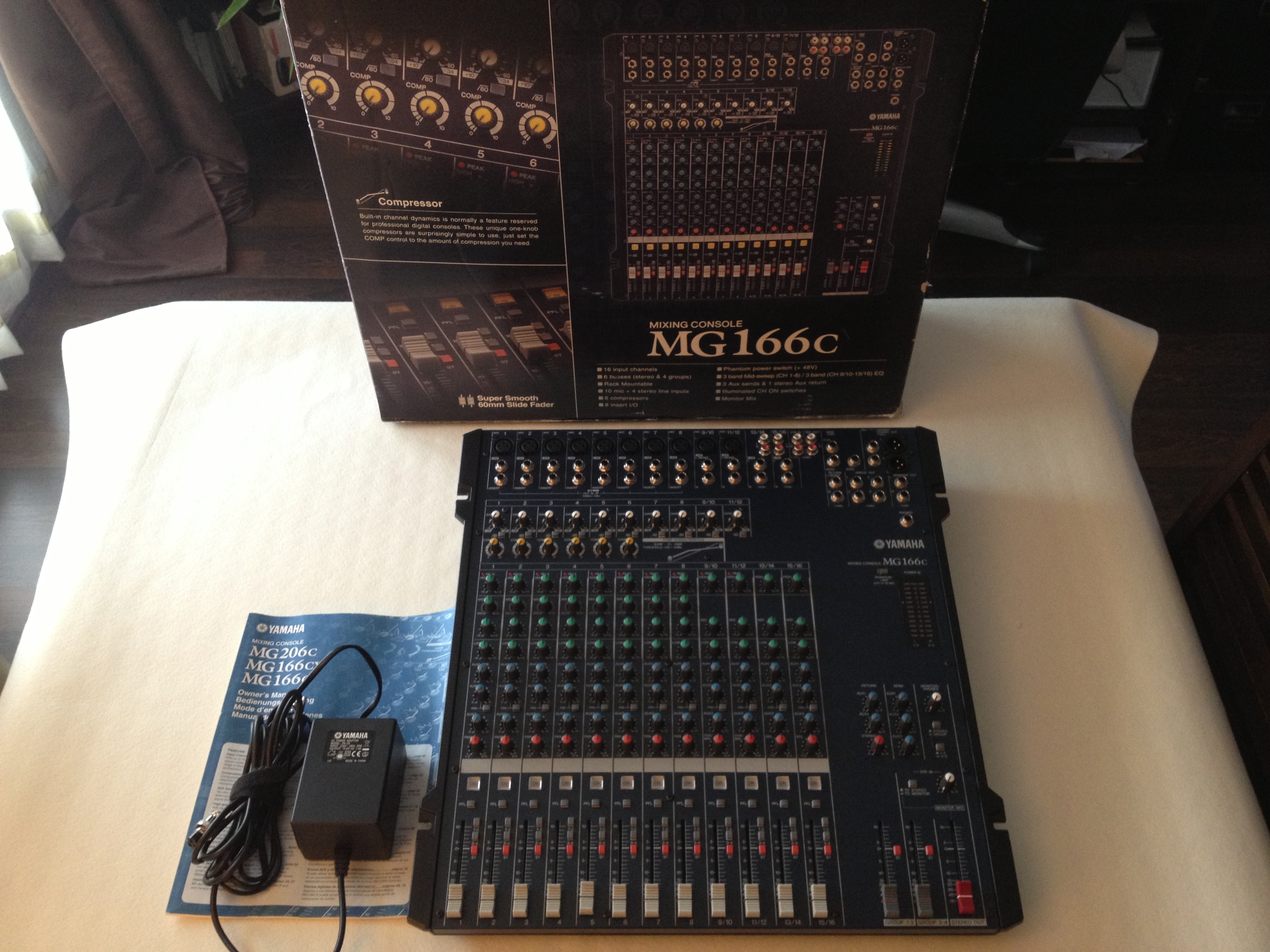 Photo Yamaha MG166C Yamaha MG166C (65053) (599999) Audiofanzine