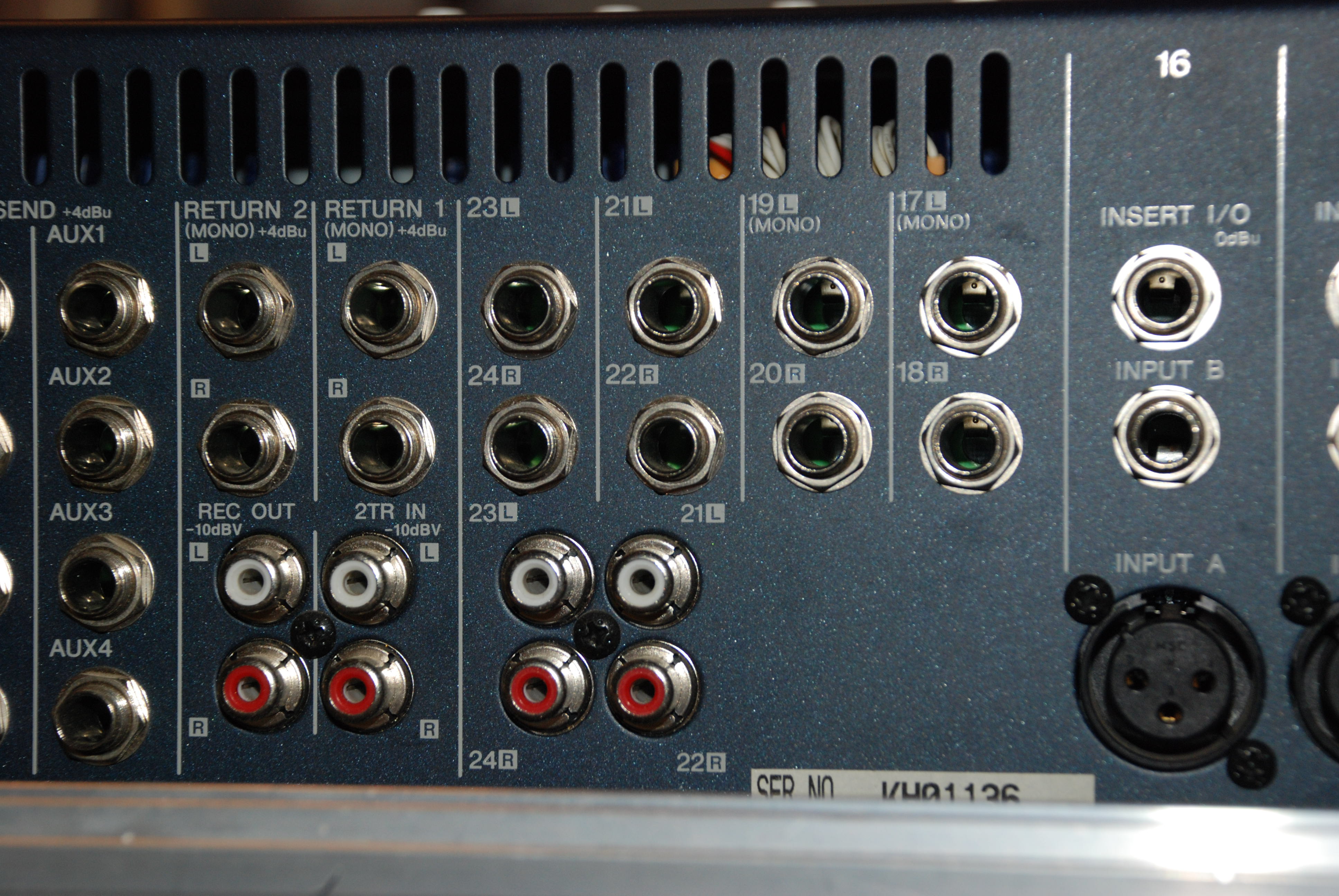 Photo Yamaha MG24/14FX Yamaha MG24/14FX (40489) (1472783) Audiofanzine