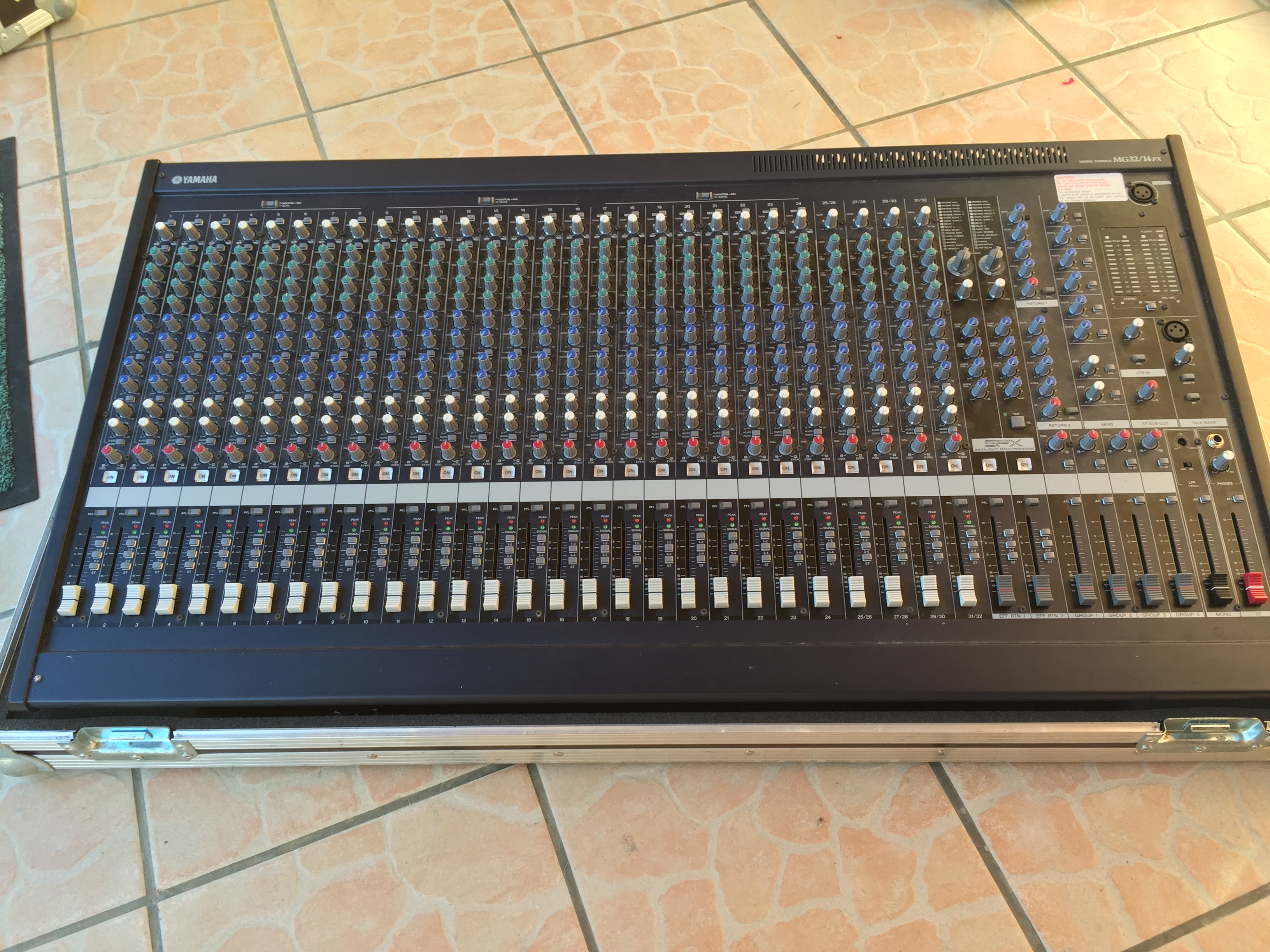 Photo Yamaha MG32/14FX : Yamaha MG32/14FX (77944) (#1473804) - Audiofanzine