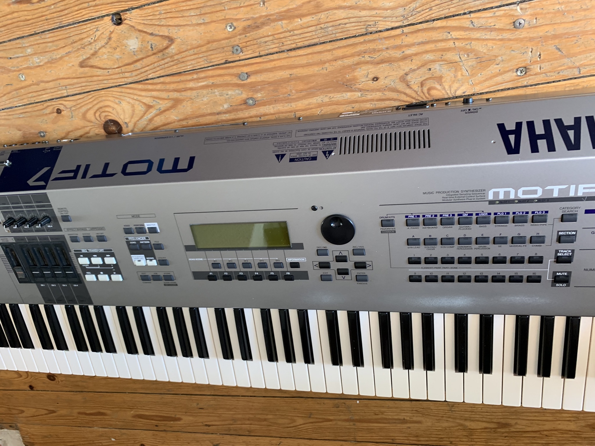 MOTIF 7 Yamaha MOTIF 7 Audiofanzine