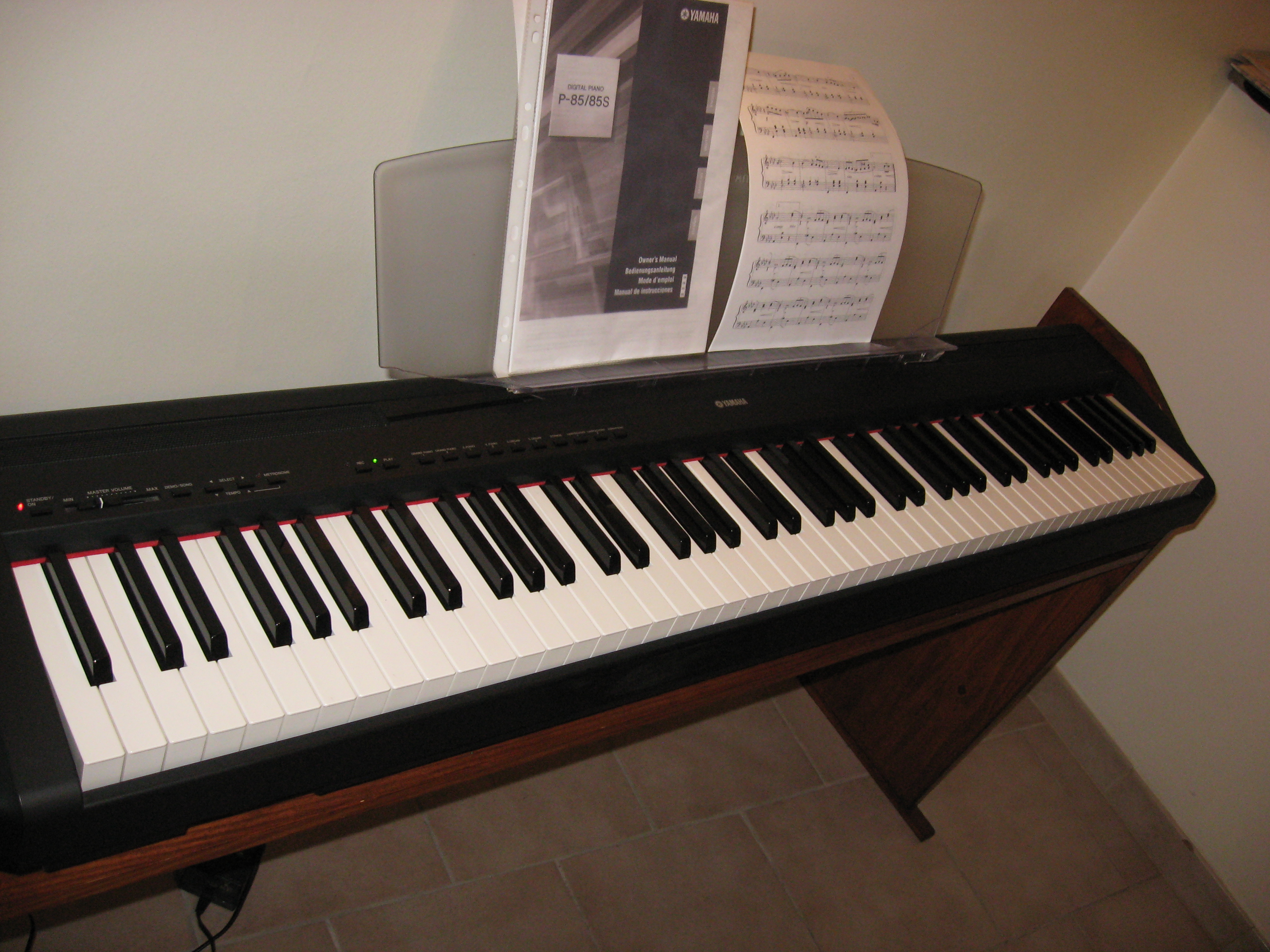 Photo Yamaha P85 Yamaha P85 Black (789726) Audiofanzine