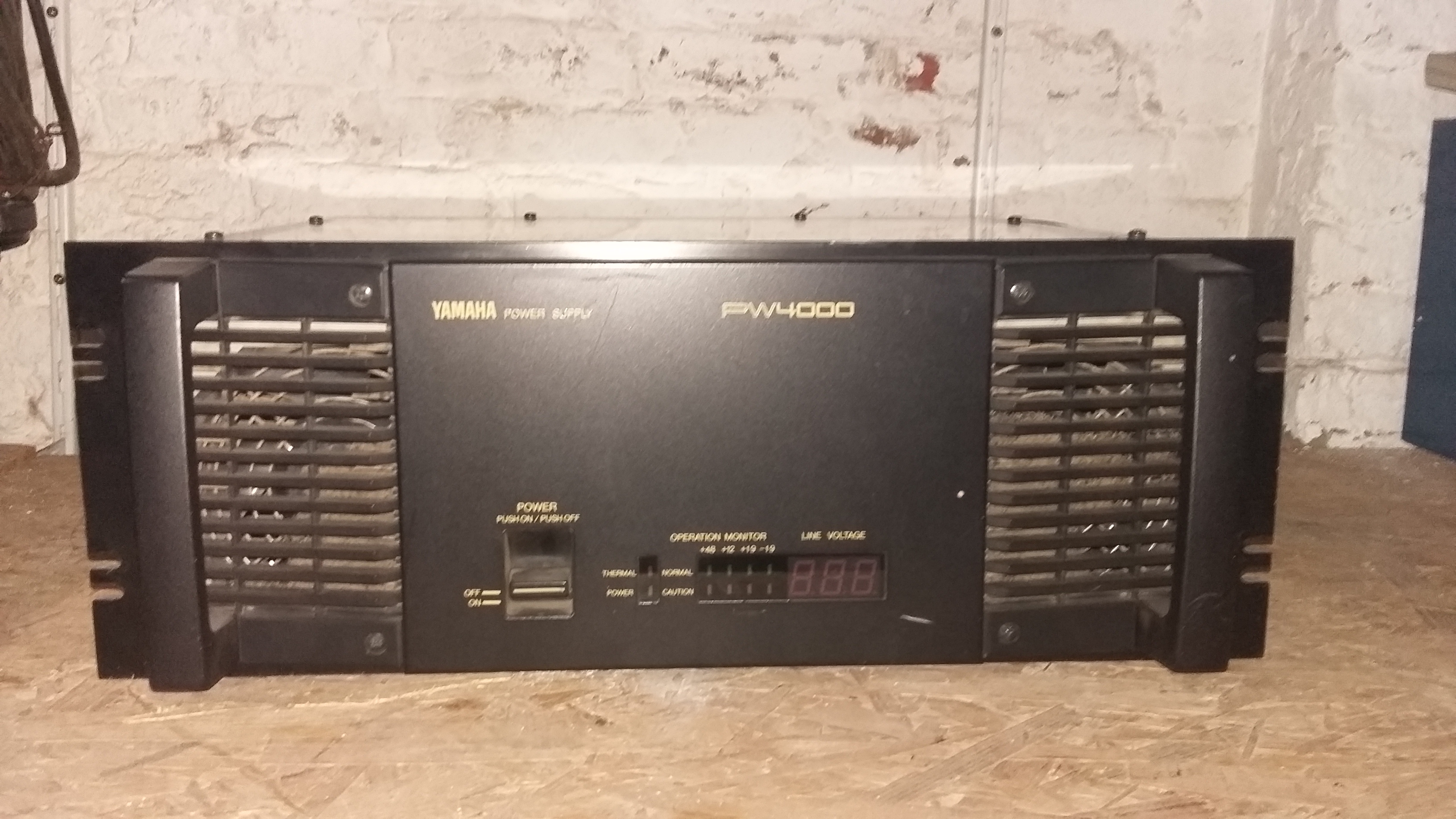 PM 4000 - Yamaha PM 4000 - Audiofanzine