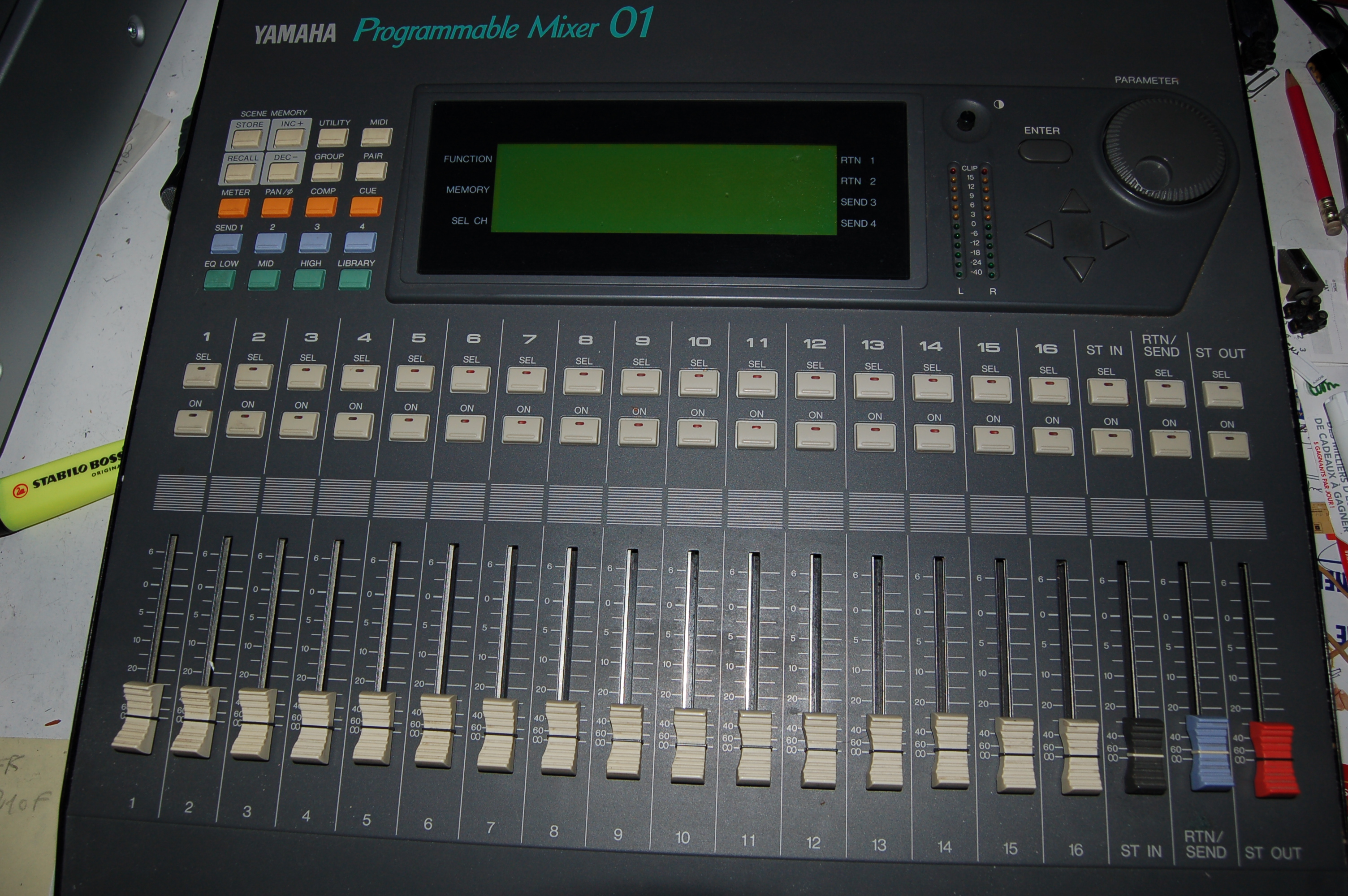 PROGRAMMABLE MIXER 01 Yamaha Programmable Mixer 01 Audiofanzine