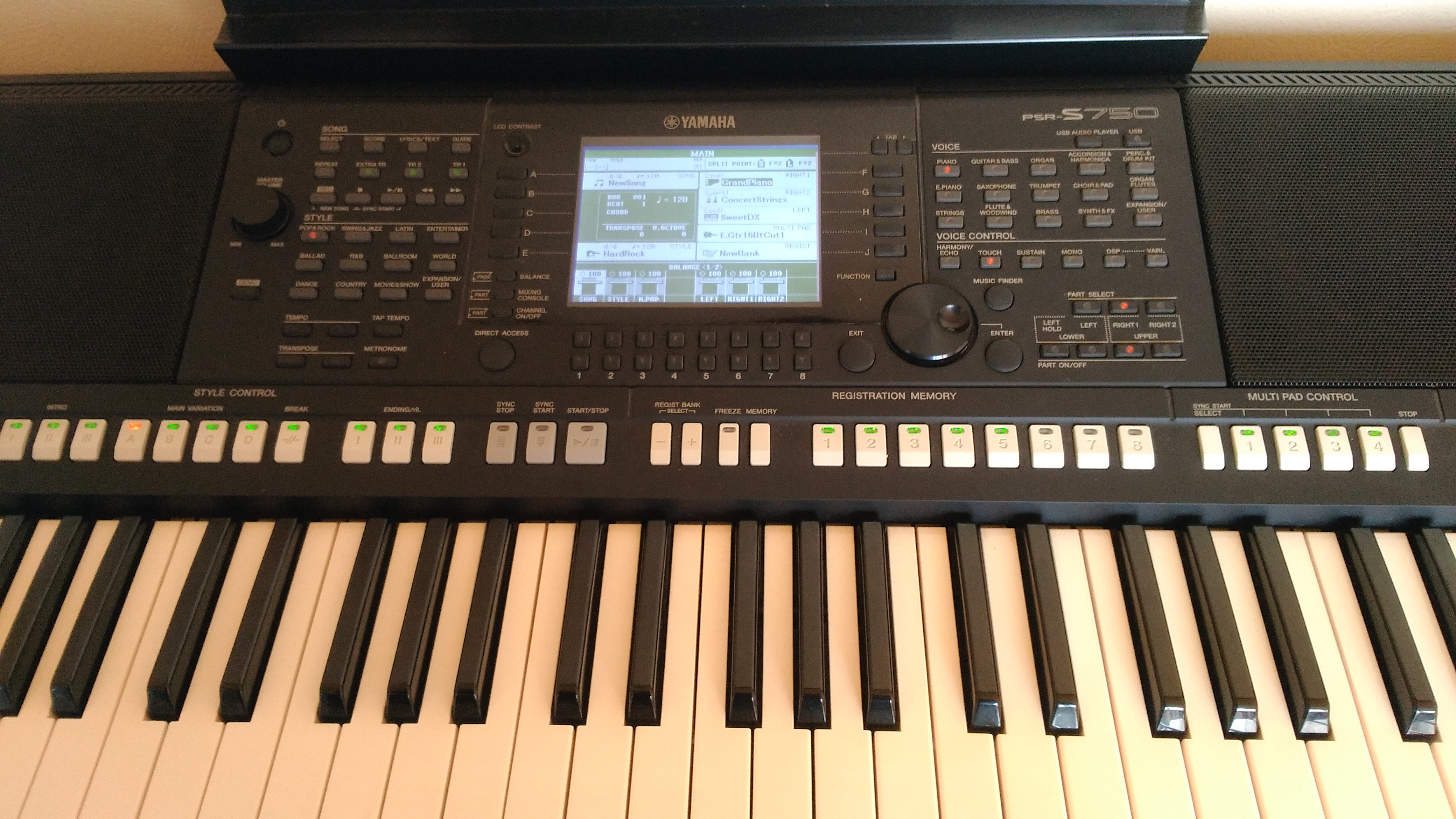  Yamaha  PSR  S750 Audiofanzine