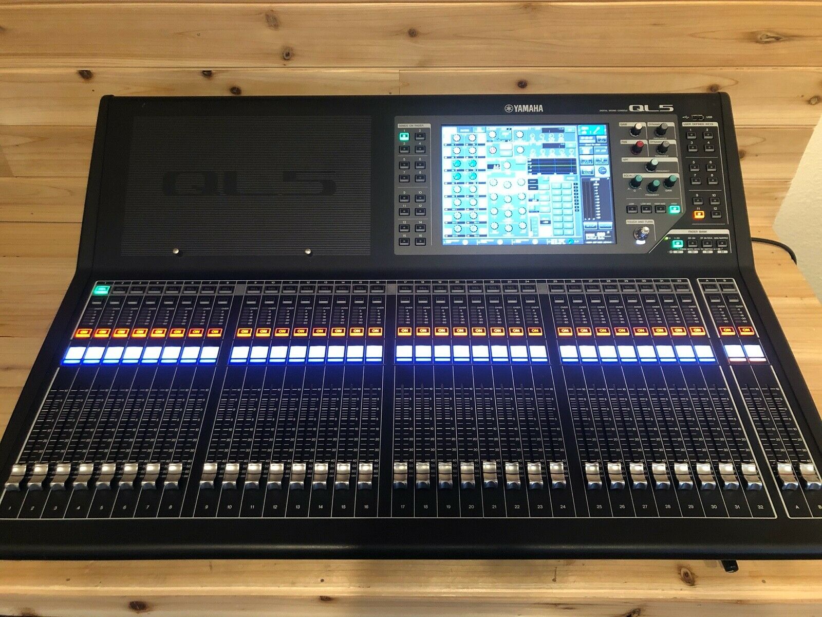 QL5 Yamaha QL5 Audiofanzine