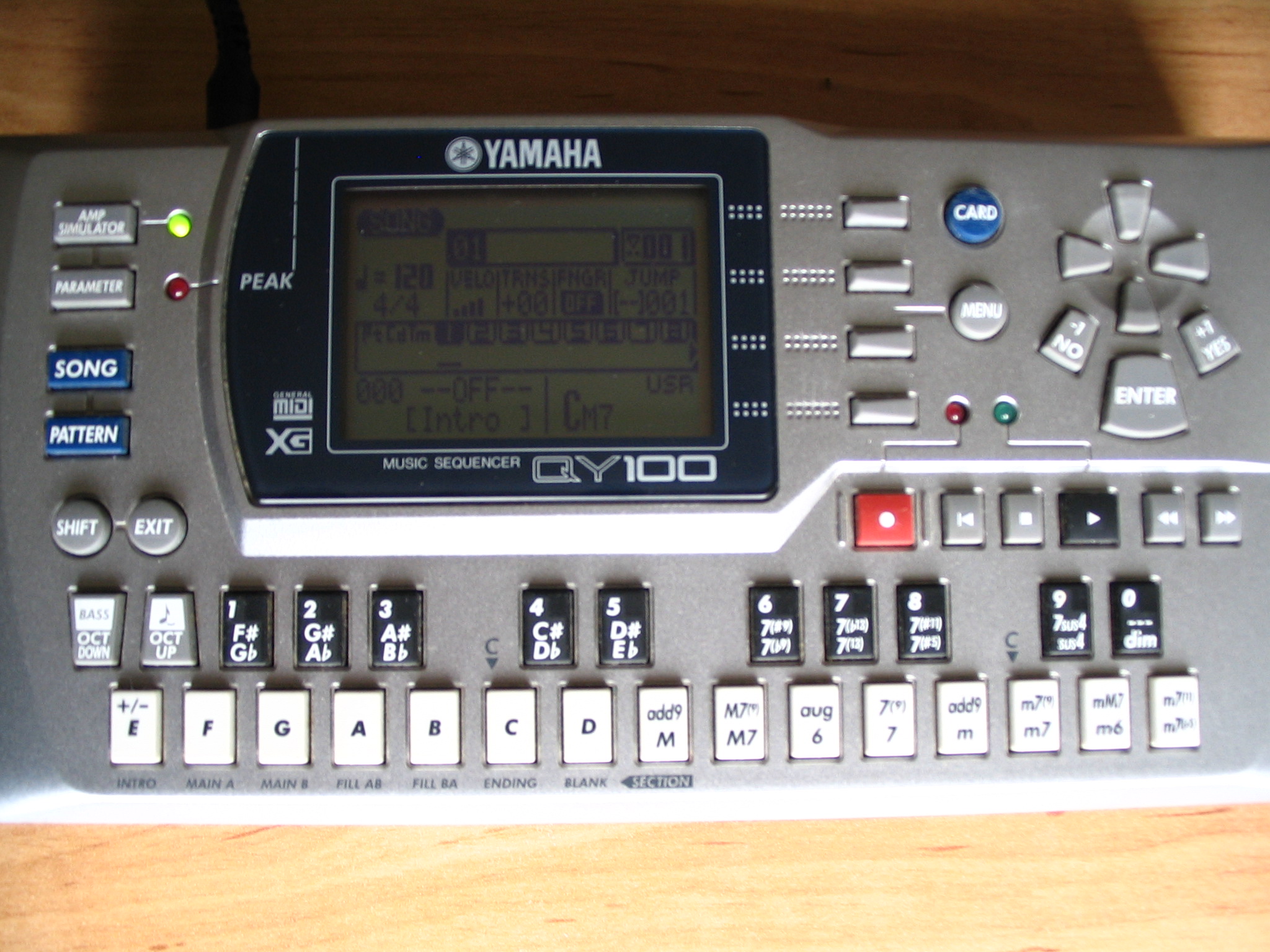 Photo Yamaha QY100 Yamaha QY100 (27019) (595040) Audiofanzine