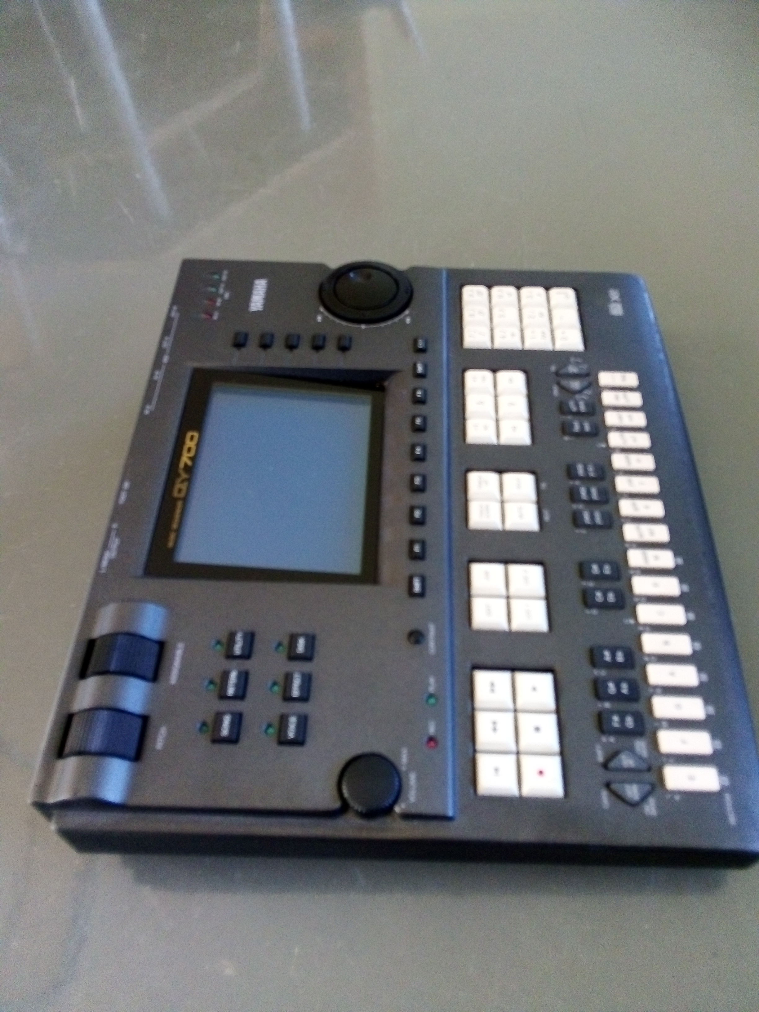 QY700 Yamaha QY700 Audiofanzine