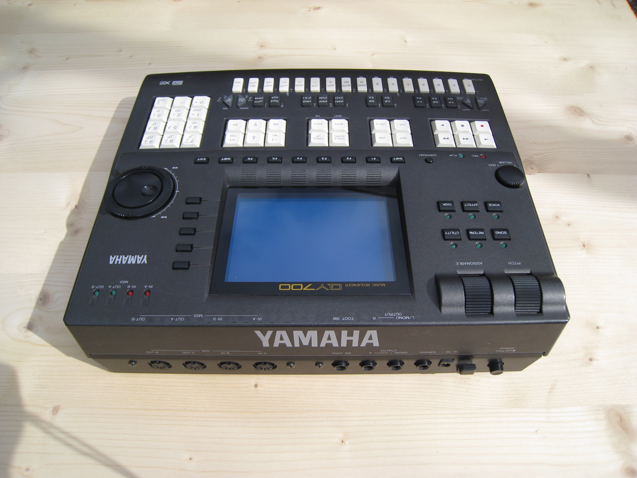 Photo Yamaha QY700 Yamaha QY700 (90311) (576030) Audiofanzine