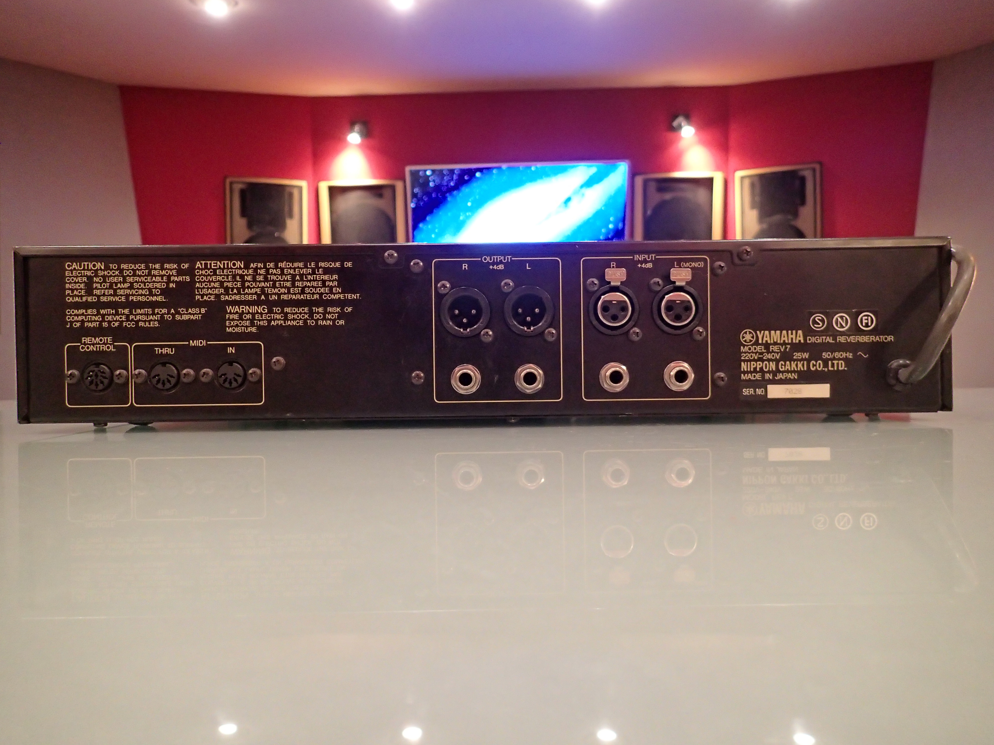 Photo Yamaha REV7 Yamaha Rev 7 Back (1591028) Audiofanzine