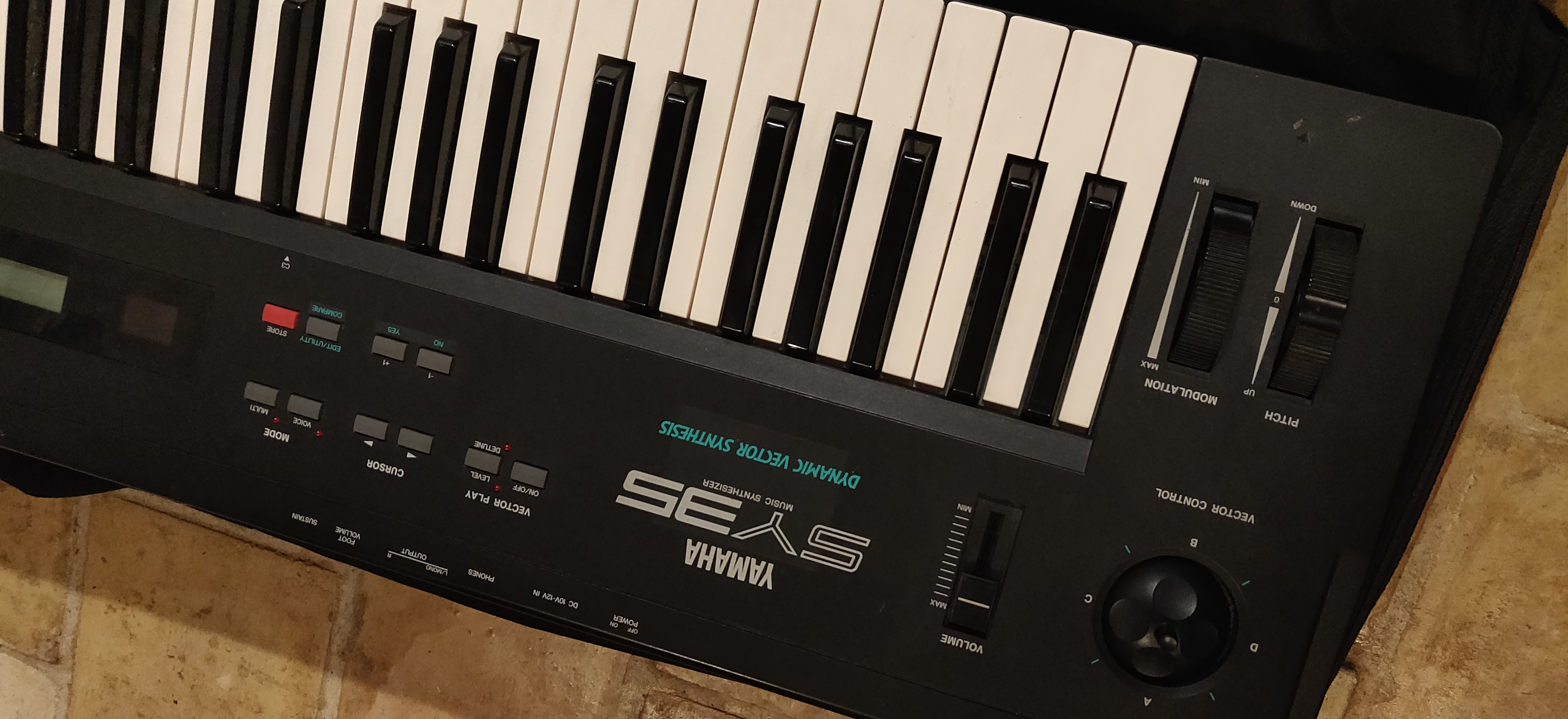 Yamaha SY35 - Dynamic Vector Synthesis @ deep!sonic