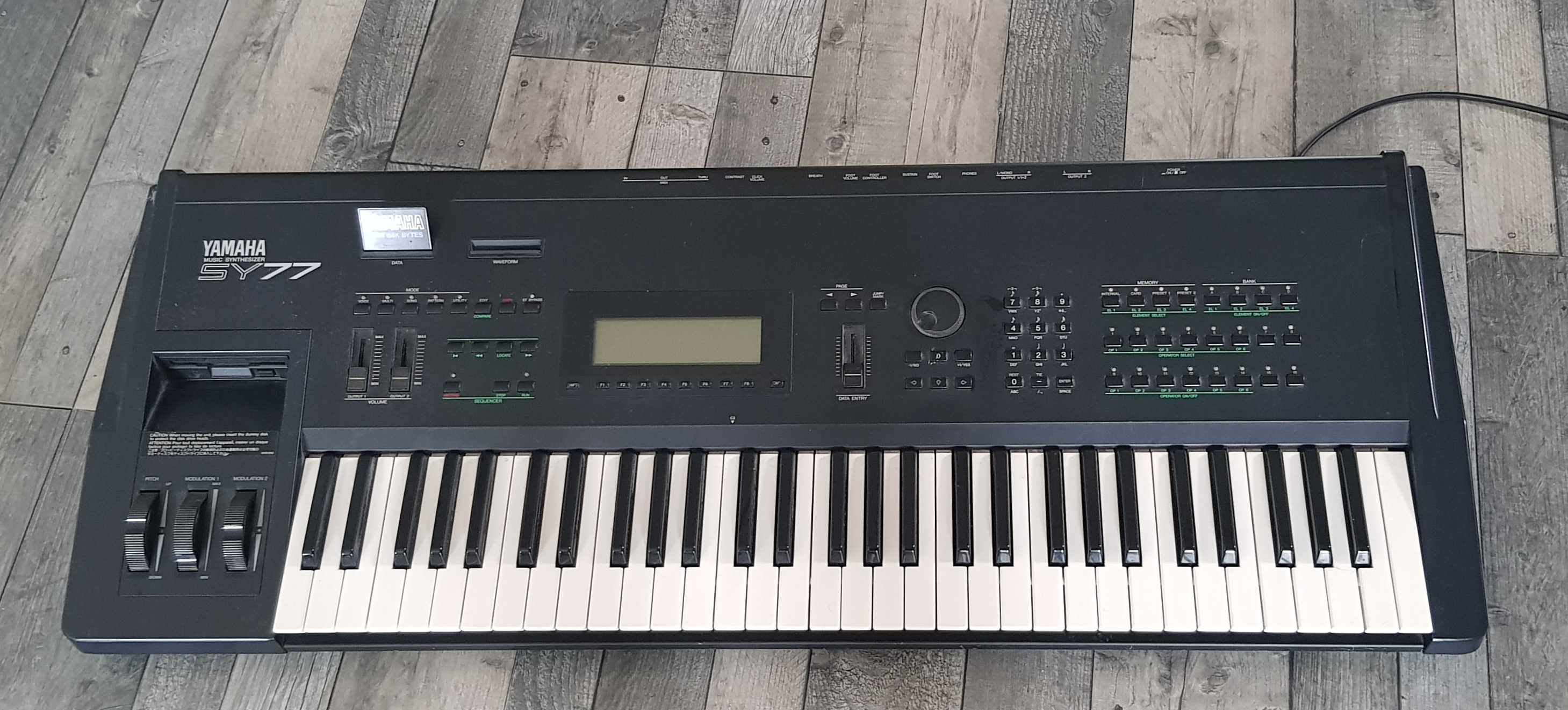 SY77 Yamaha SY77 Audiofanzine