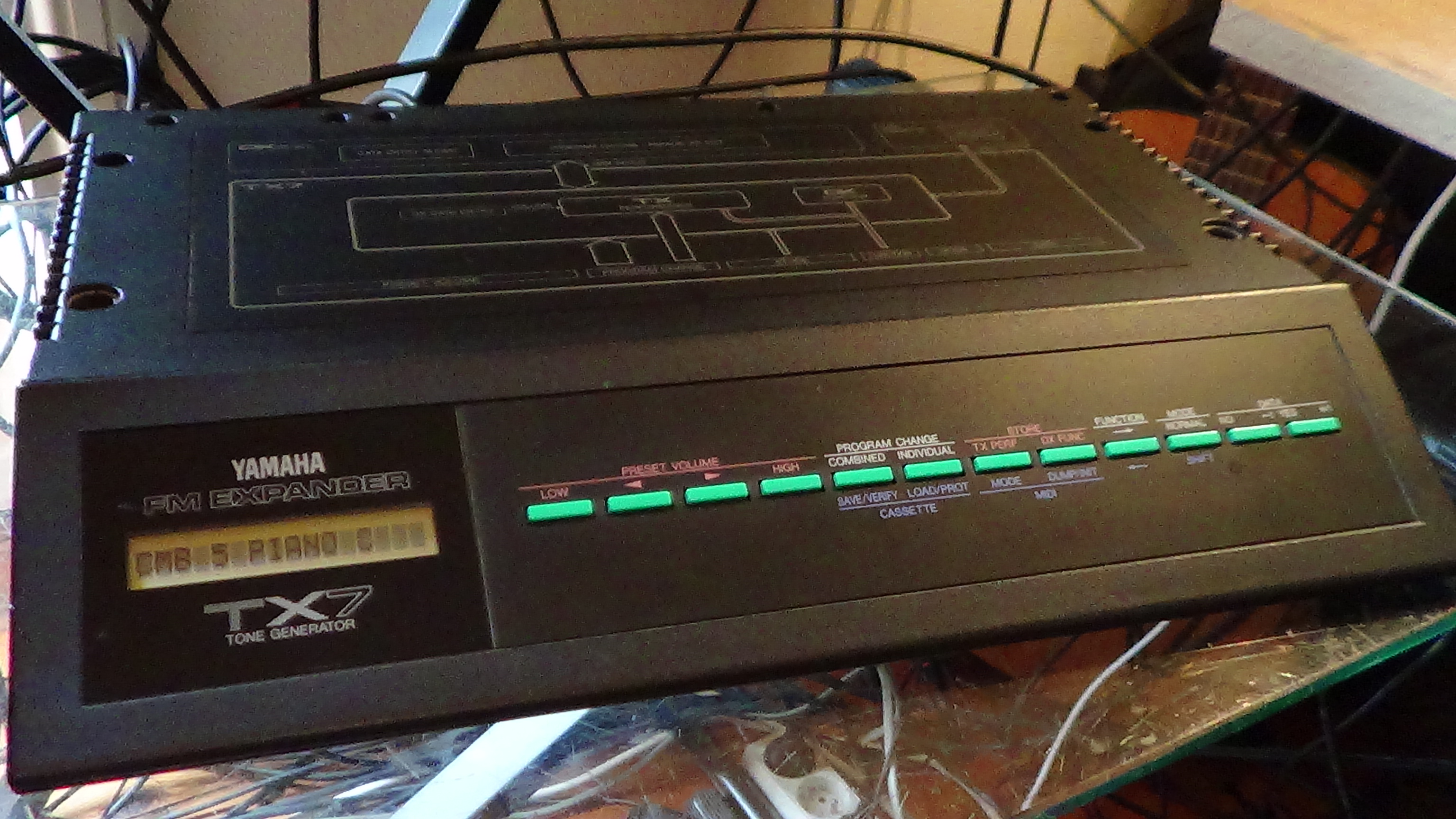 Photo Yamaha TX7 Yamaha TX7 (49017) (1427803) Audiofanzine