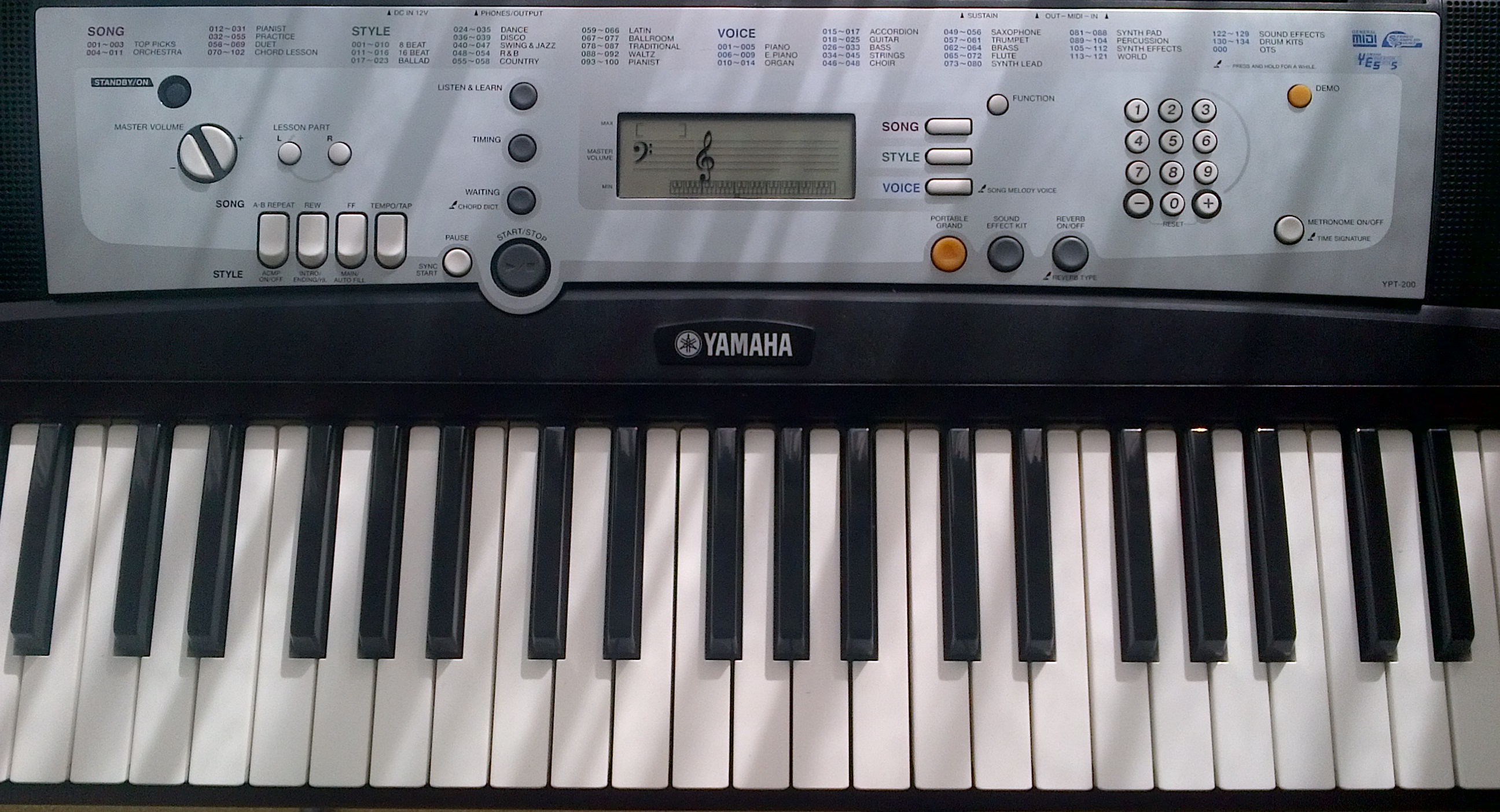 Yamaha P 125 Alimentatore Per Tastiera Yamaha EZ-220, 12V, UK, Cavo 2 Metri - Ricarica Sicura E Compatibile Adesivi Yamaha Diapason - Foto 9