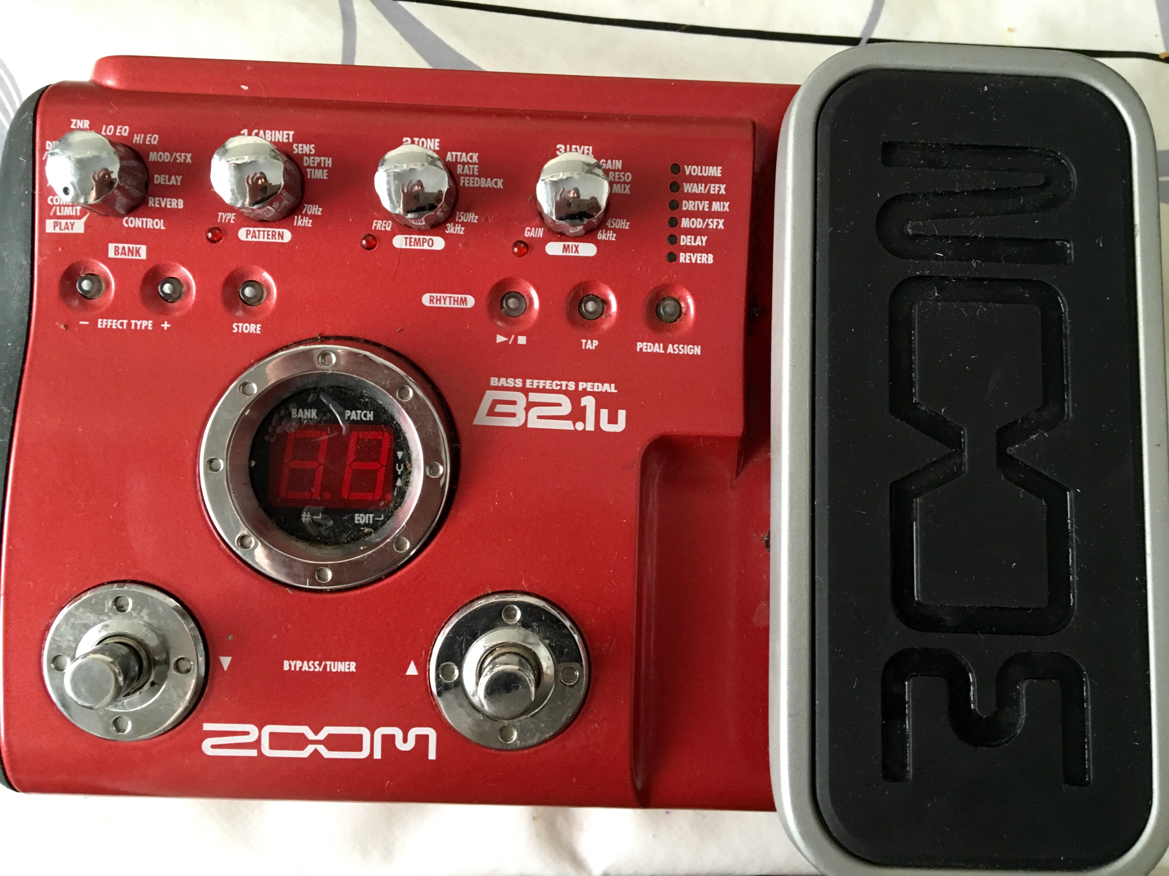 Zoom B2 FOUR Pedalier Multi-Effets Pour Basse - 104 Effets Et Looper