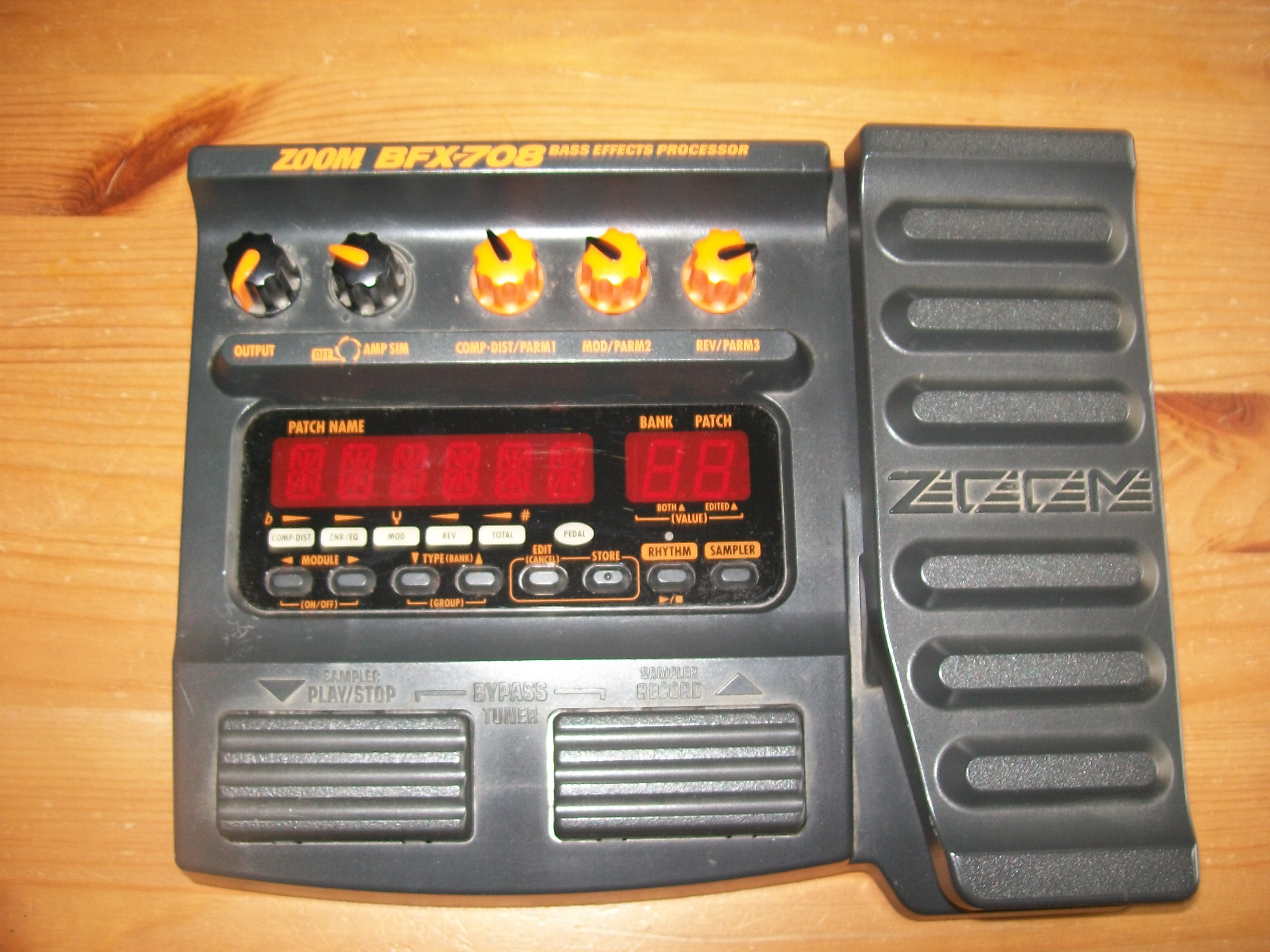BFX708 Zoom BFX708 Audiofanzine