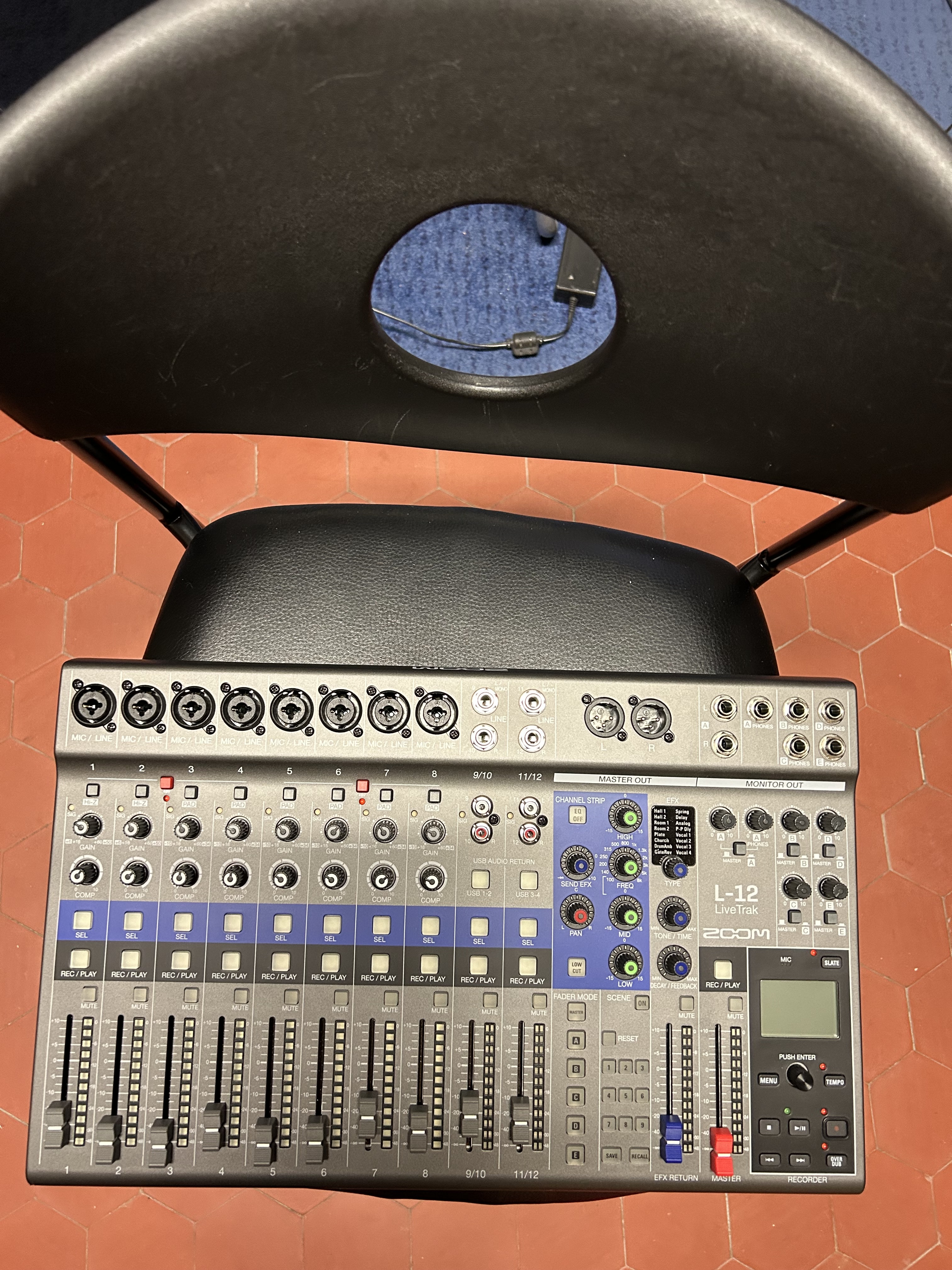 Console de Mixage Numérique Zoom LIVETRACK L12 pour 568 €