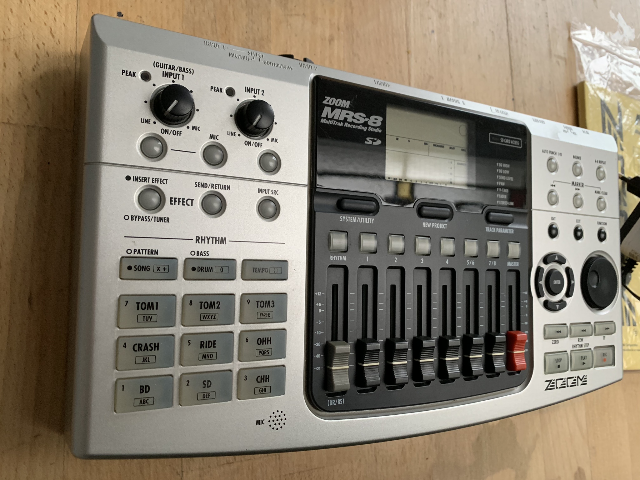 MRS8 Zoom MRS8 Audiofanzine
