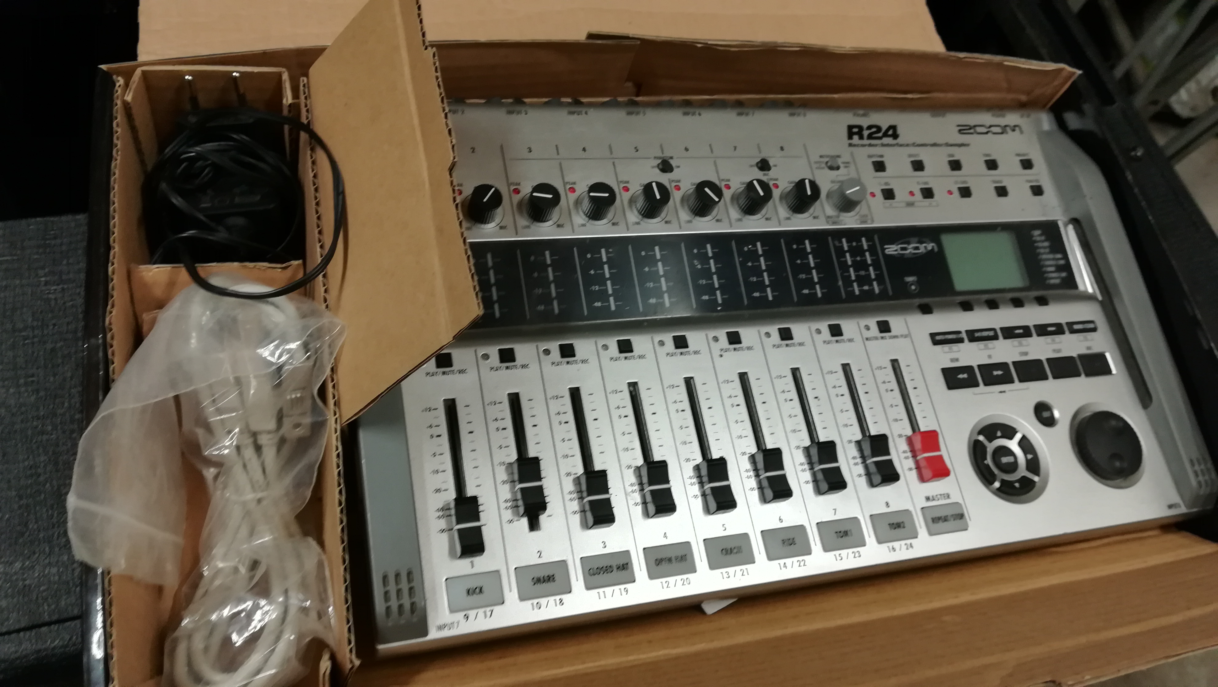 R24 Zoom R24 Audiofanzine